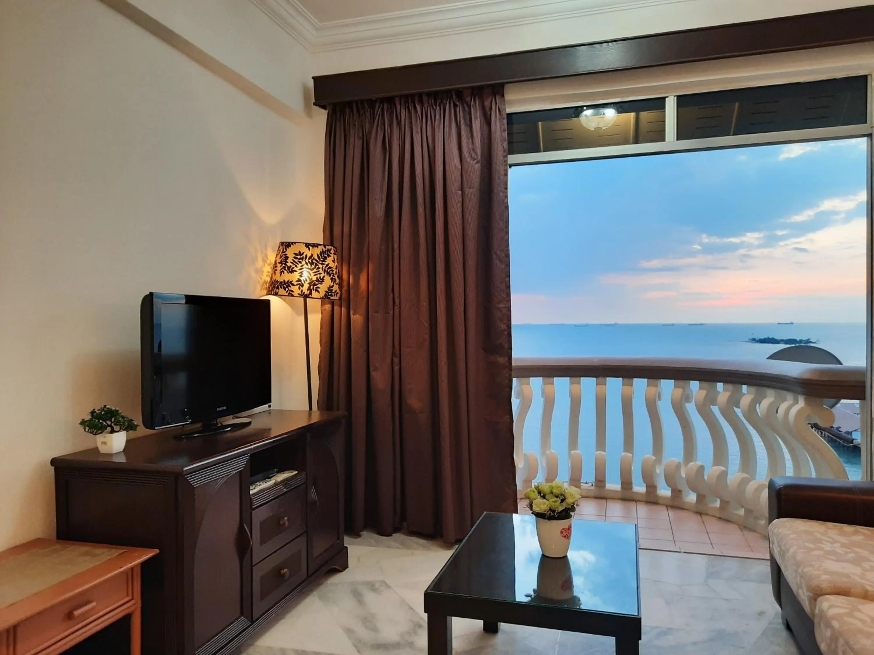 Communal lounge/ TV room in Maison Seaview Suites Port Dickson