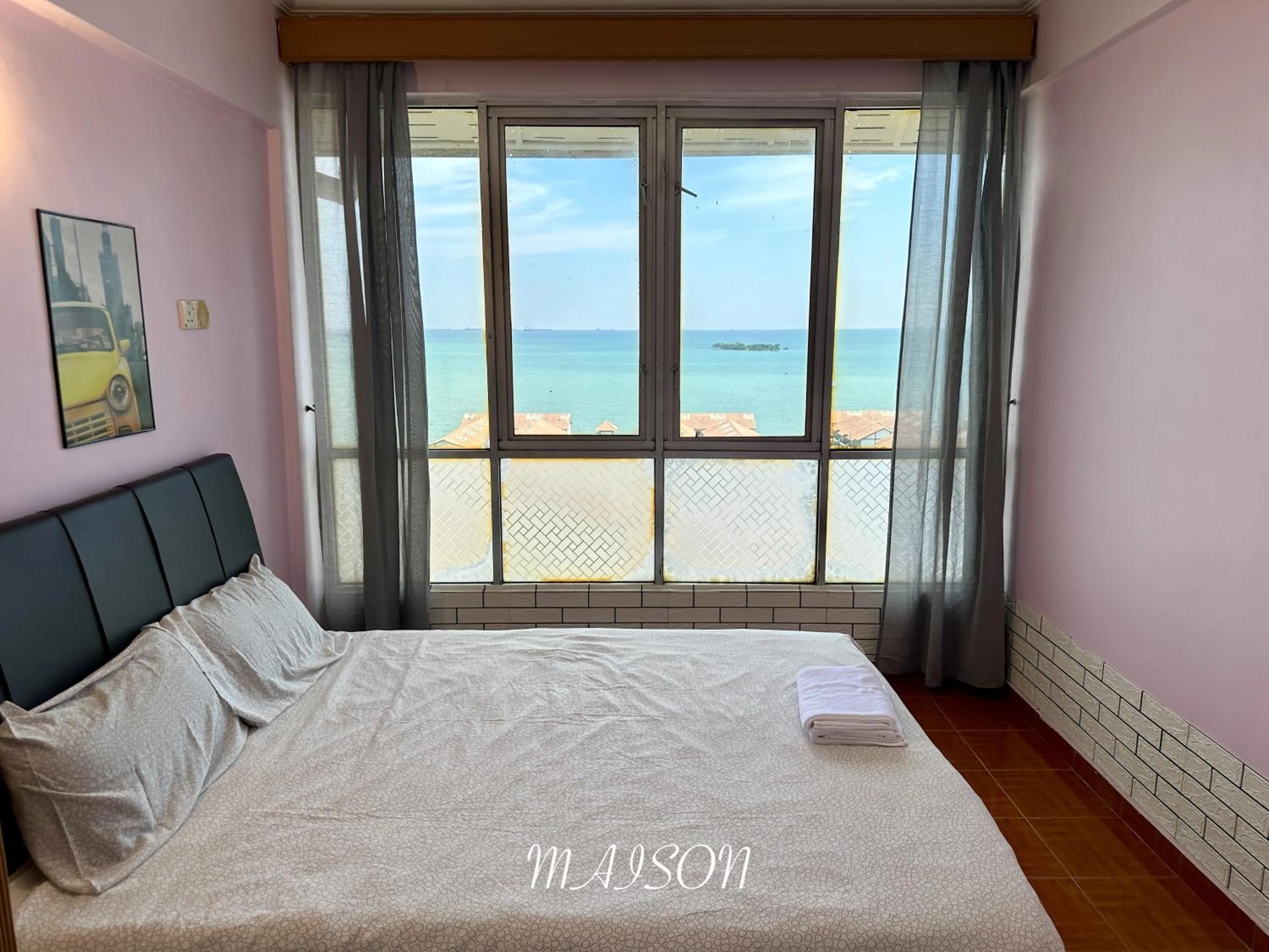 Bed in Maison Seaview Suites Port Dickson