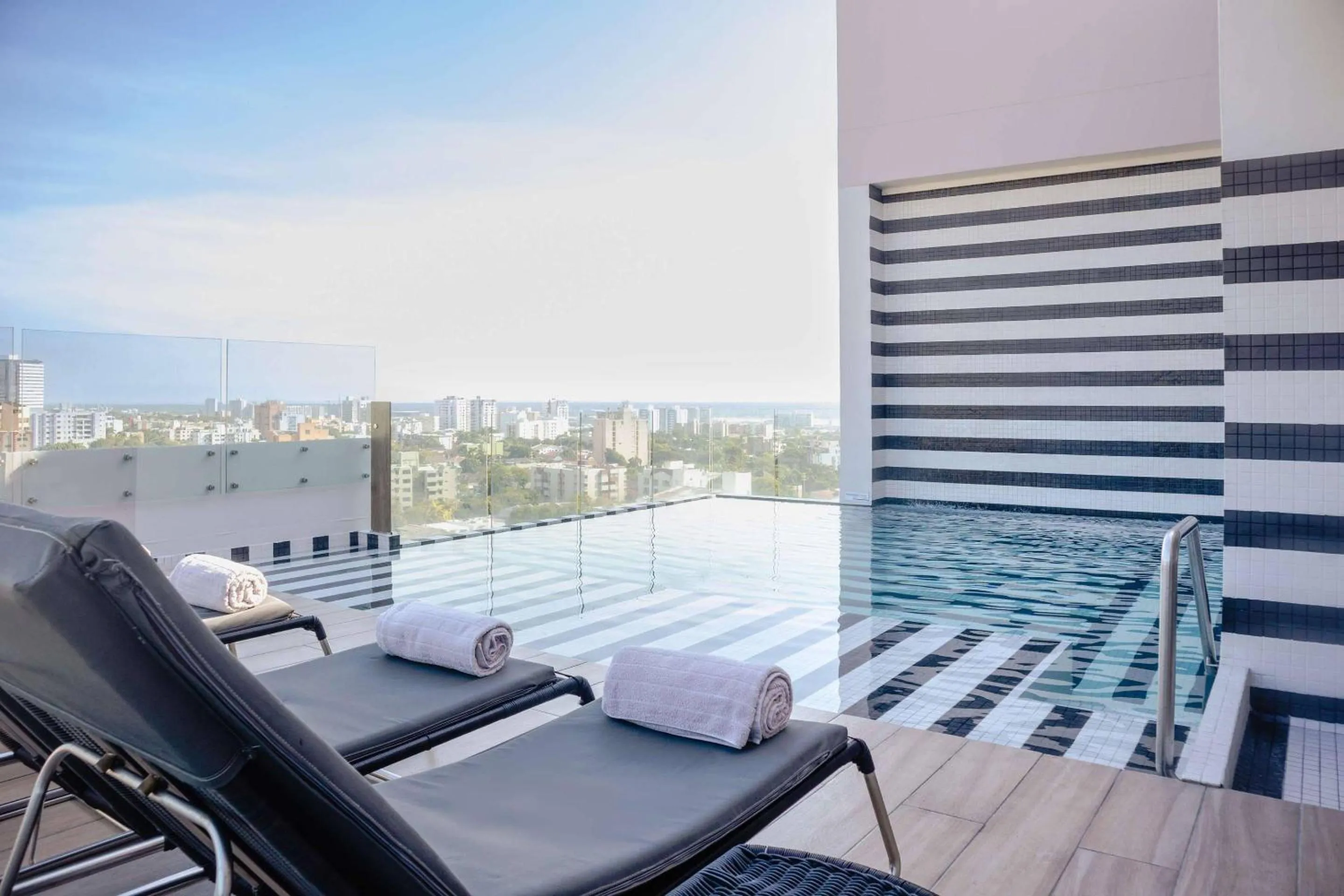 Swimming pool in Faranda Collection Barranquilla, a member of Radisson Individuals