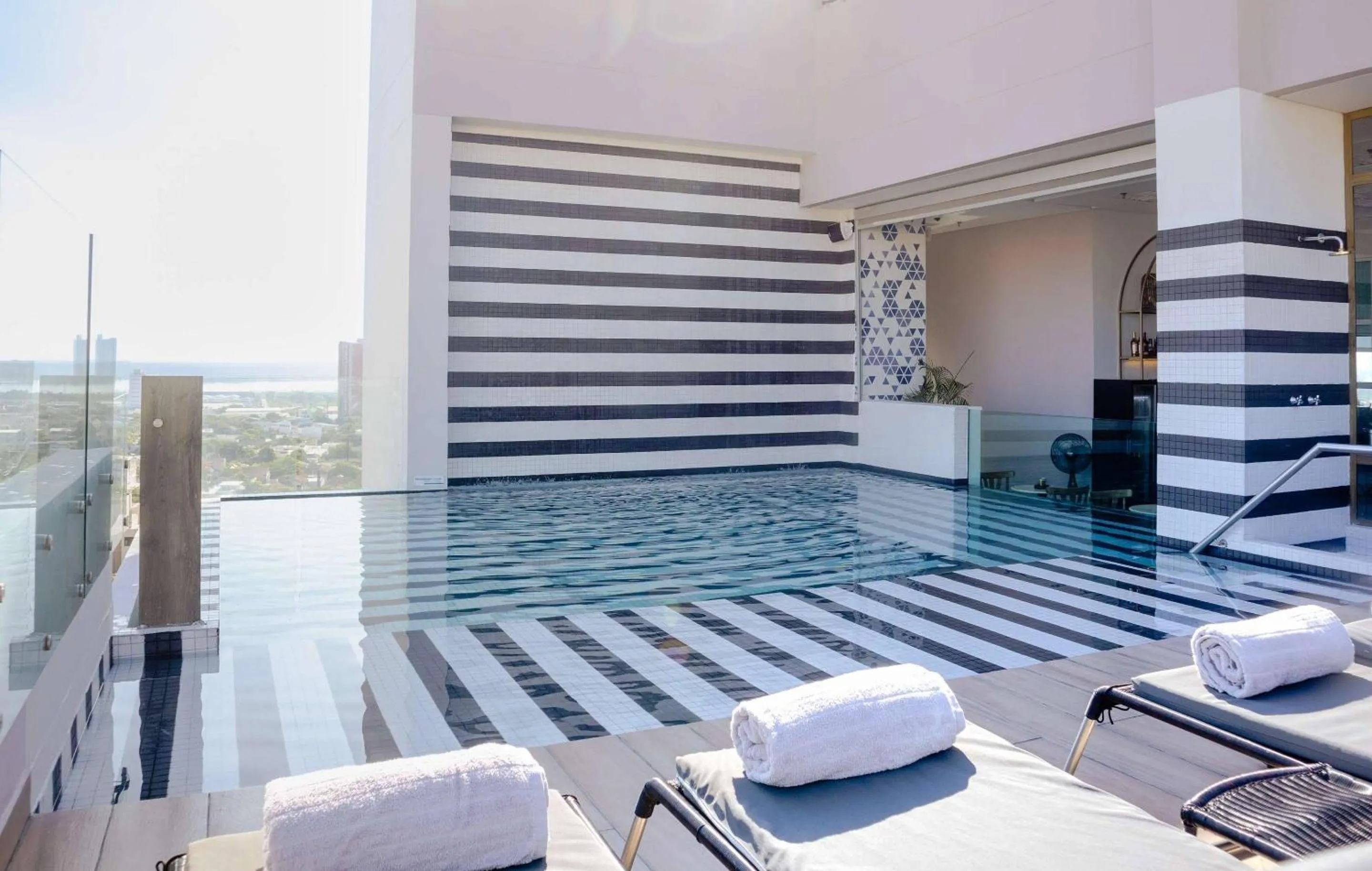 Swimming pool in Faranda Collection Barranquilla, a member of Radisson Individuals