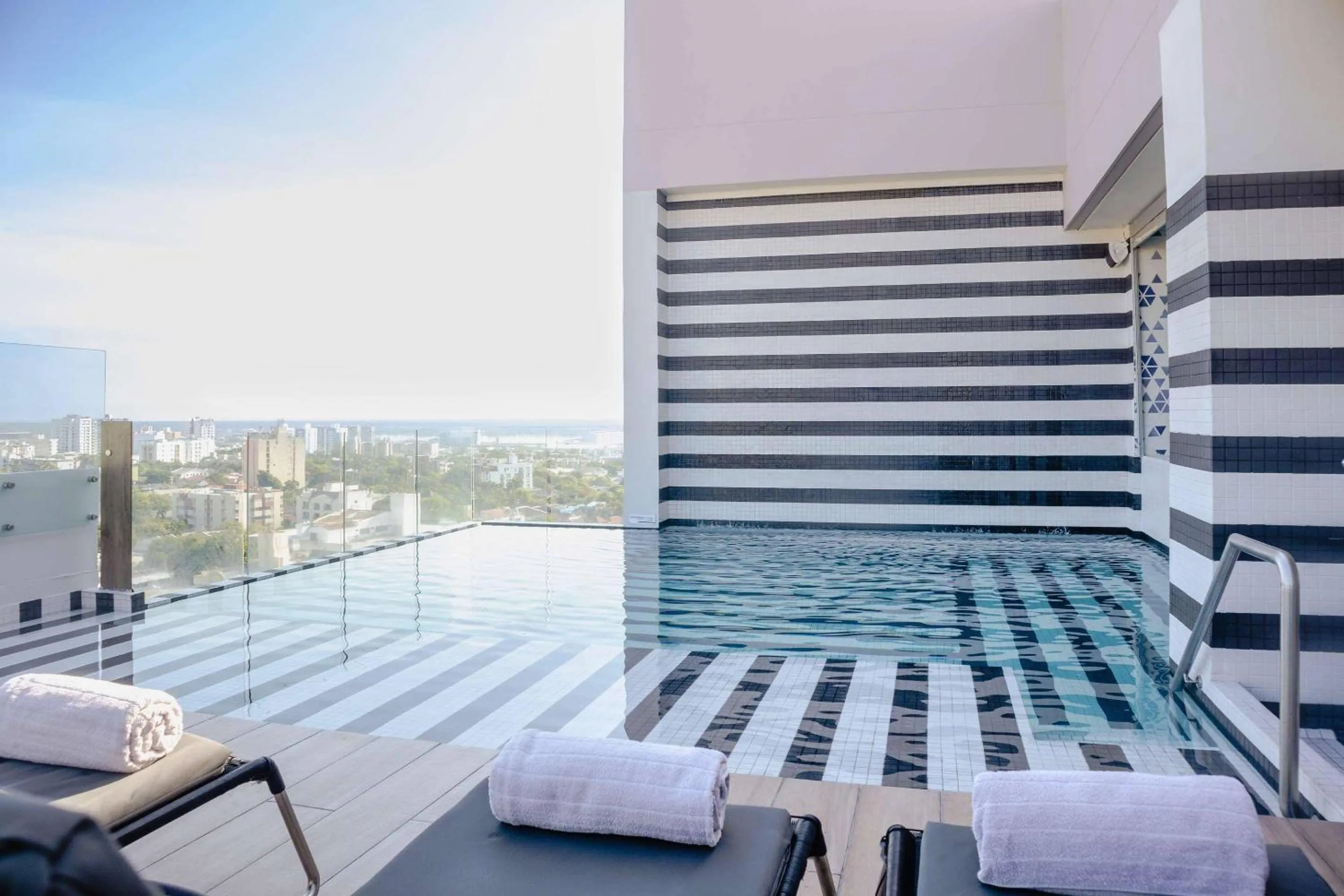 Swimming pool in Faranda Collection Barranquilla, a member of Radisson Individuals