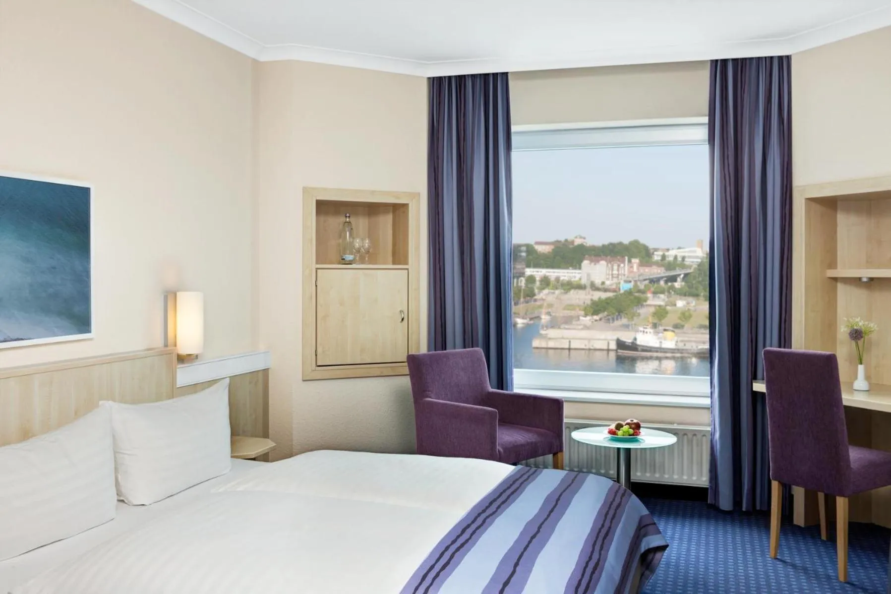 Photo of the whole room, Bed in IntercityHotel Kiel