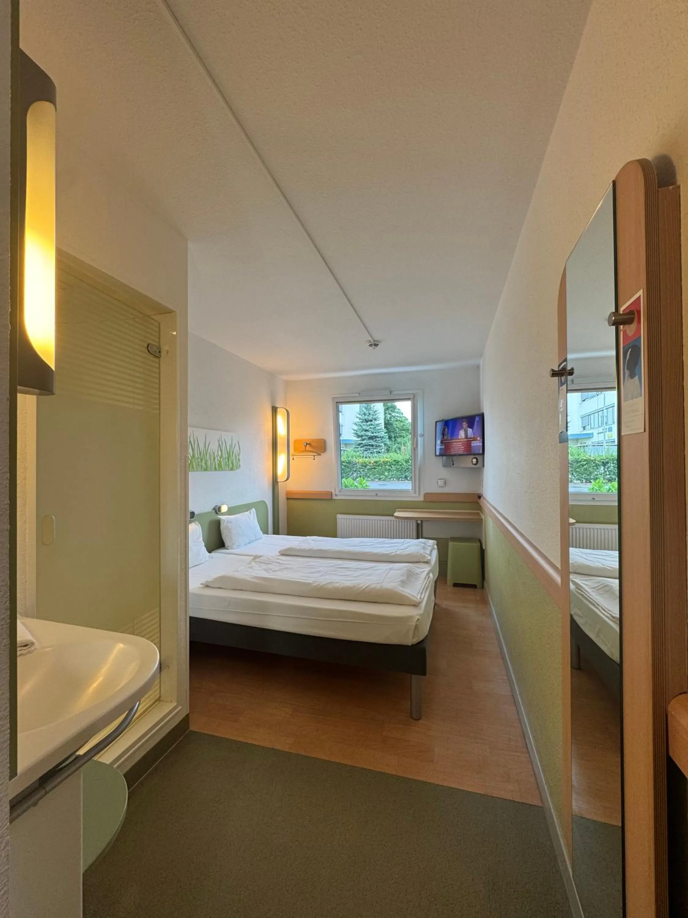 Photo of the whole room, Bed in Hotel Stay Inn Köln Leverkusen City