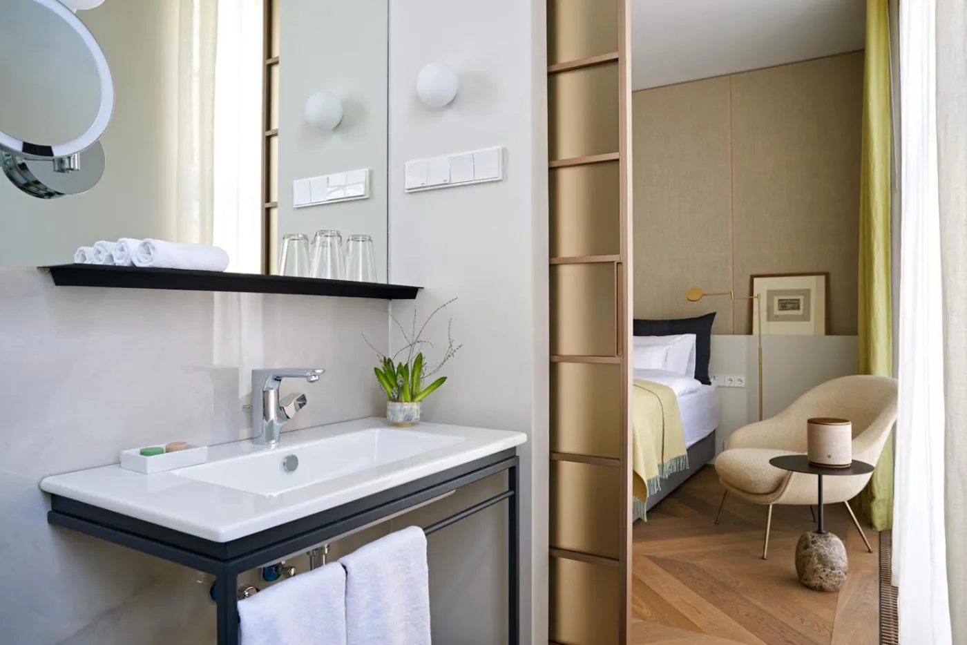 Bathroom, Bed in Bagatelle Gardenhouse
