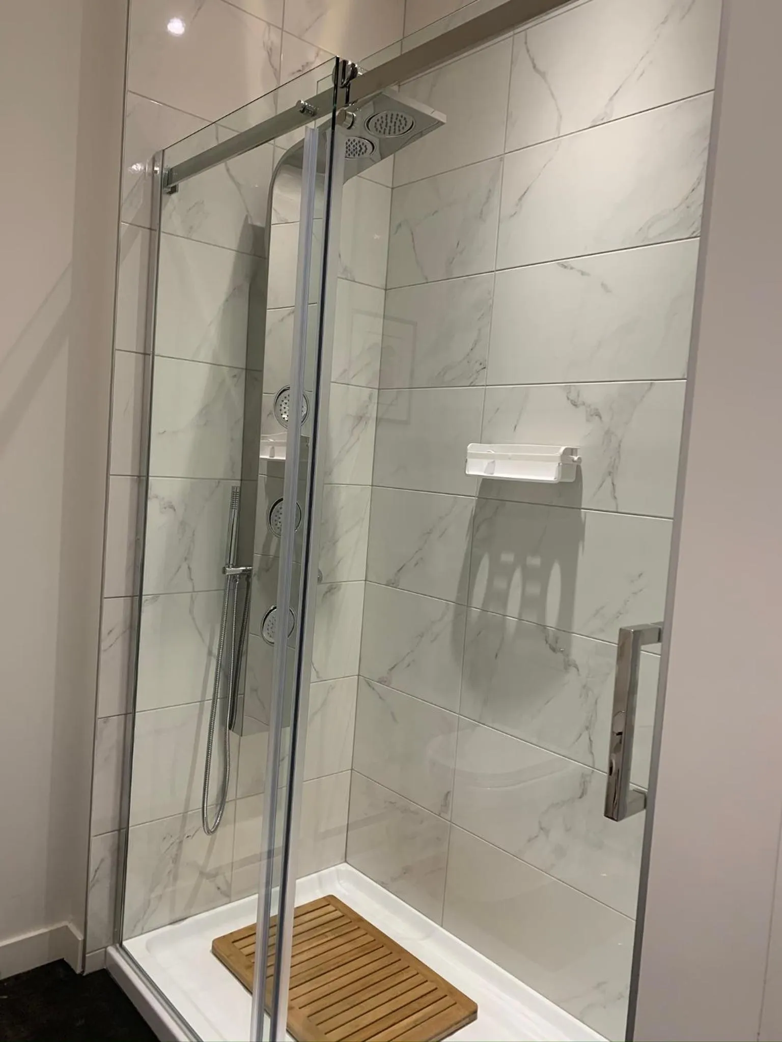 Shower in La Bohème - Bed & Breakfast