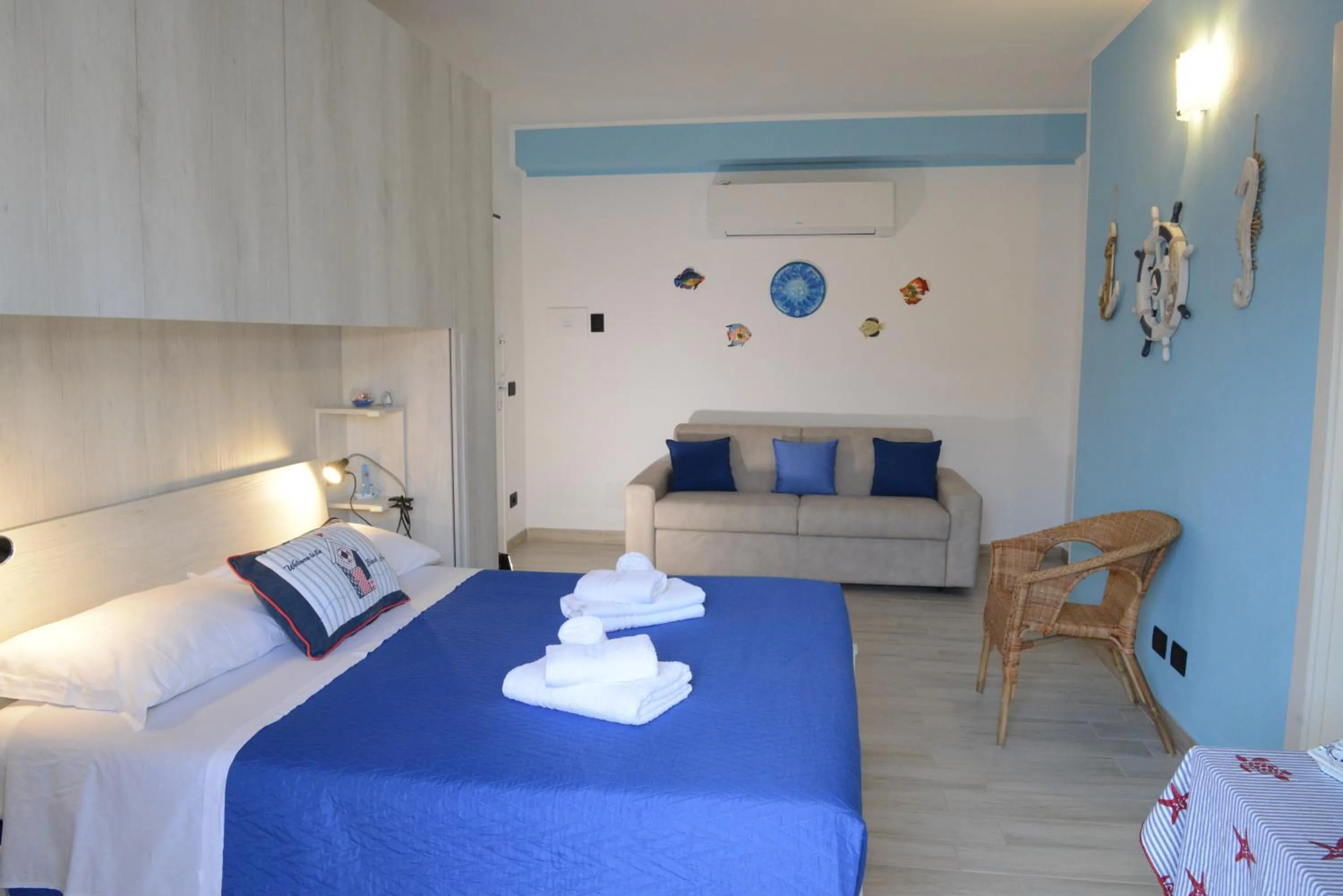 Photo of the whole room in B&B LaMarina