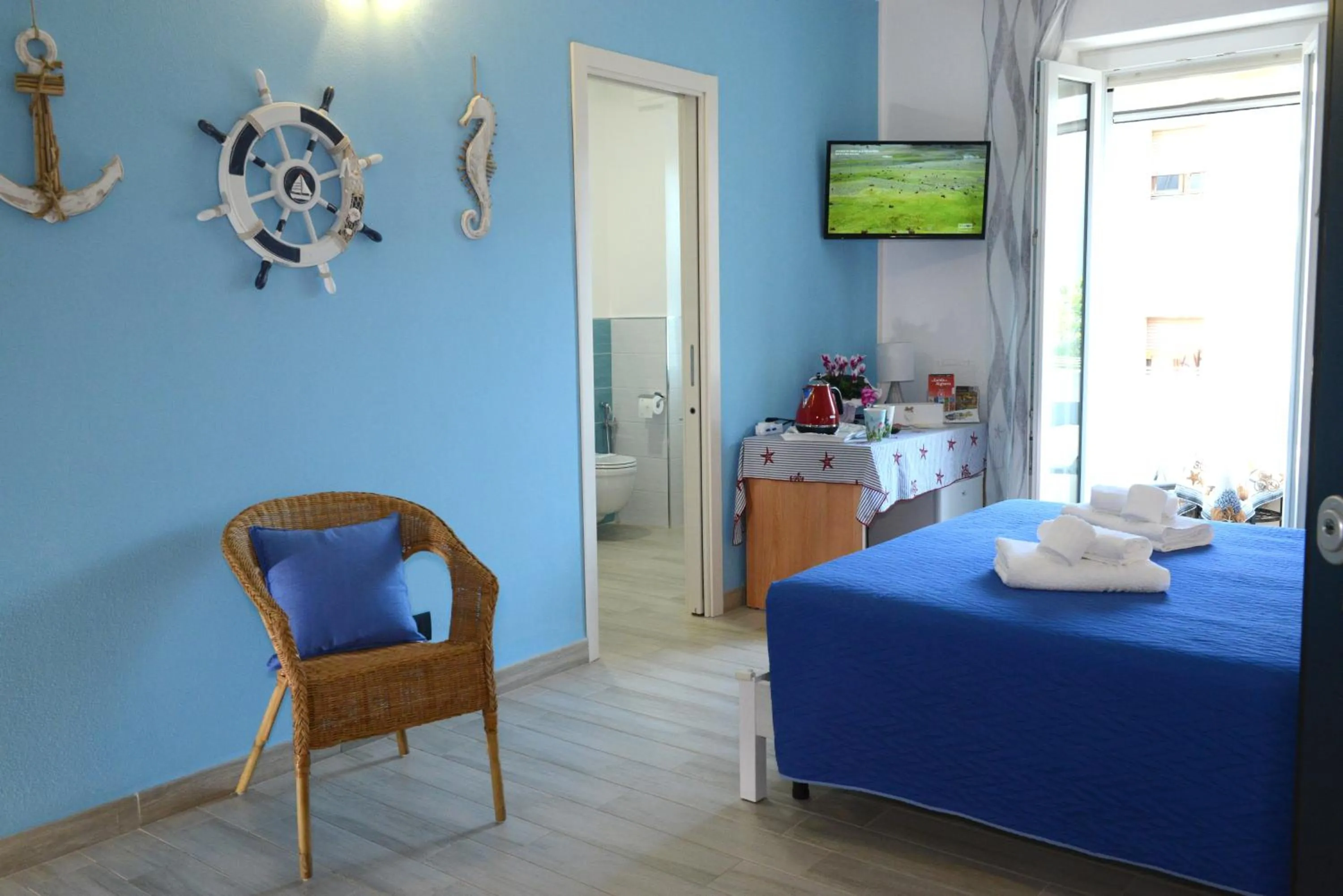 Photo of the whole room in B&B LaMarina