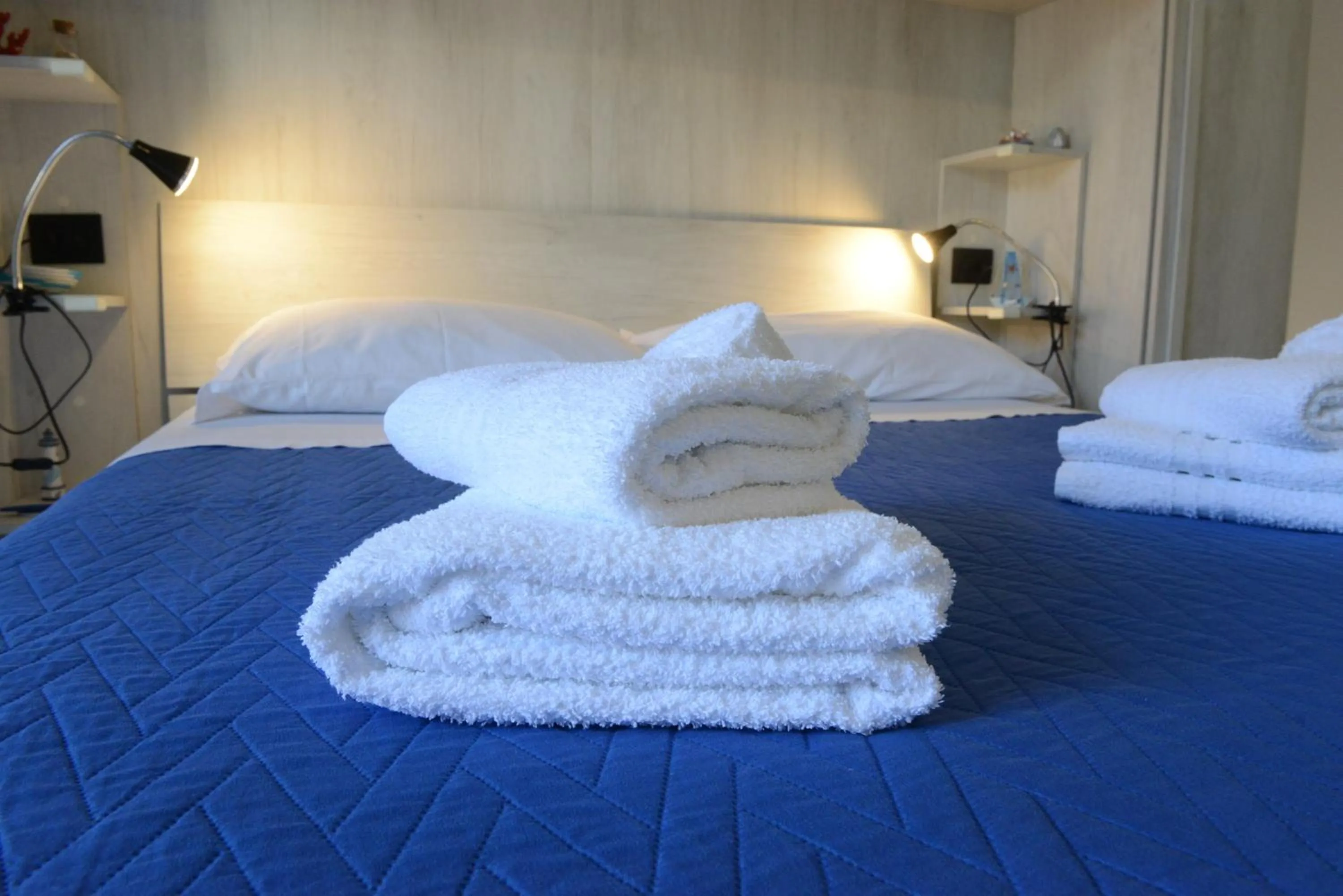 Photo of the whole room in B&B LaMarina