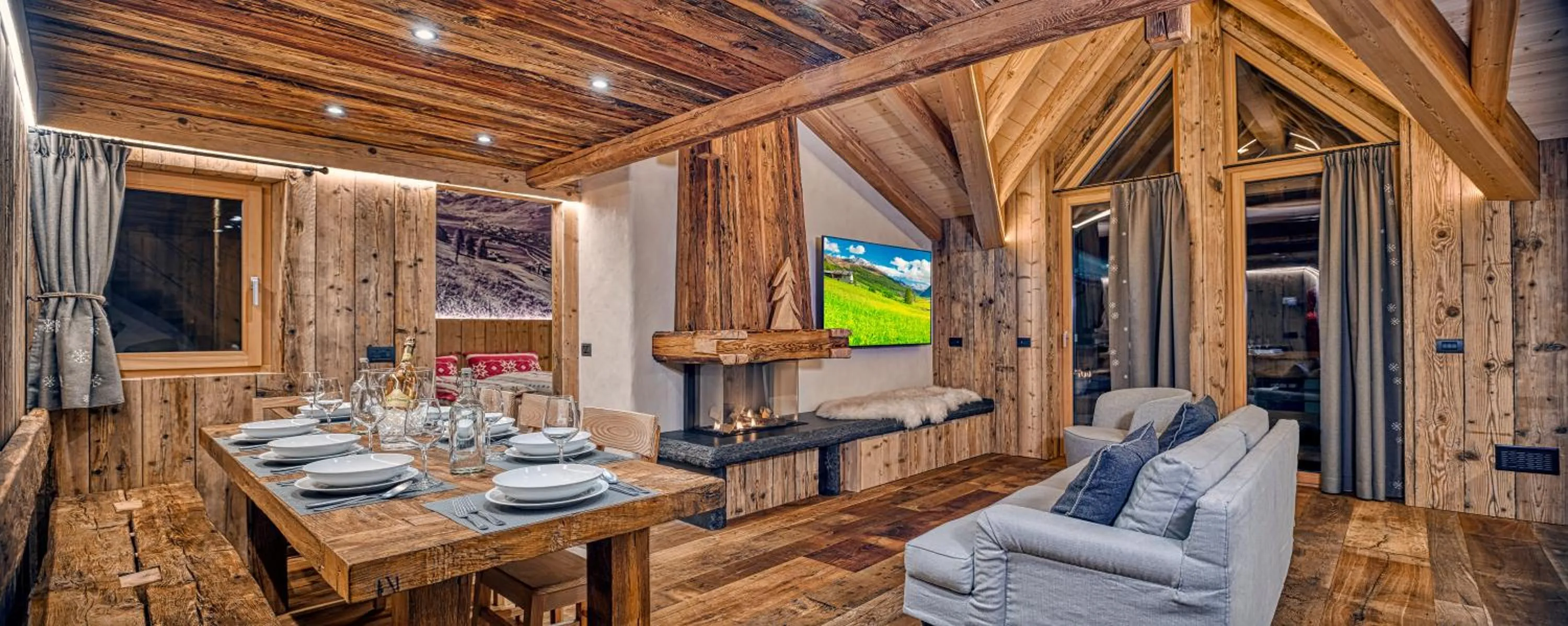 Communal lounge/ TV room in Le Chalet Luxury Apartment