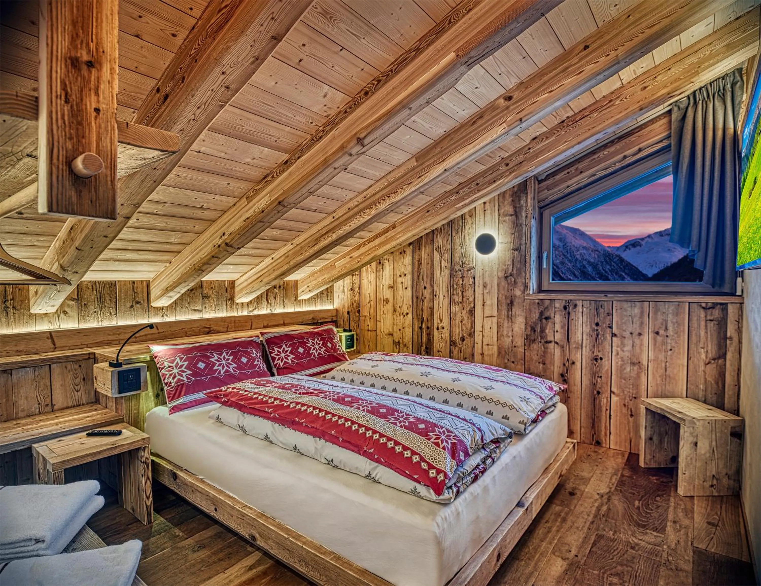 Photo of the whole room, Bed in Le Chalet Luxury Apartment