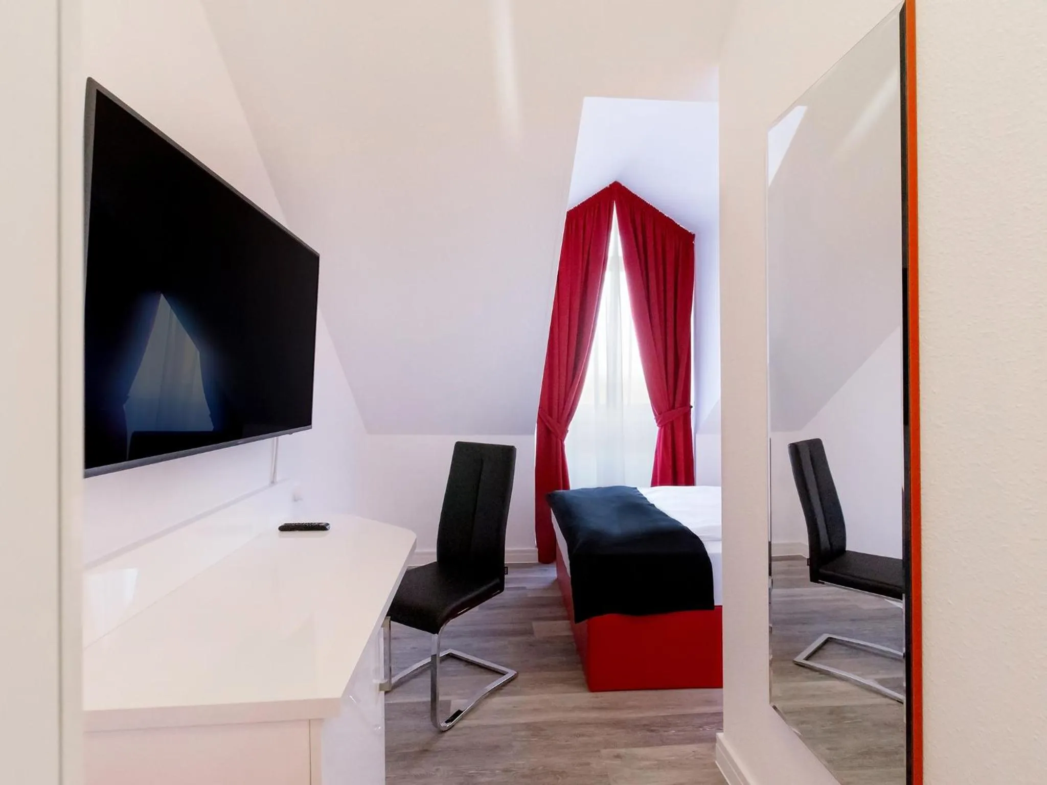 Photo of the whole room in DORMERO Hotel München-Kirchheim Messe