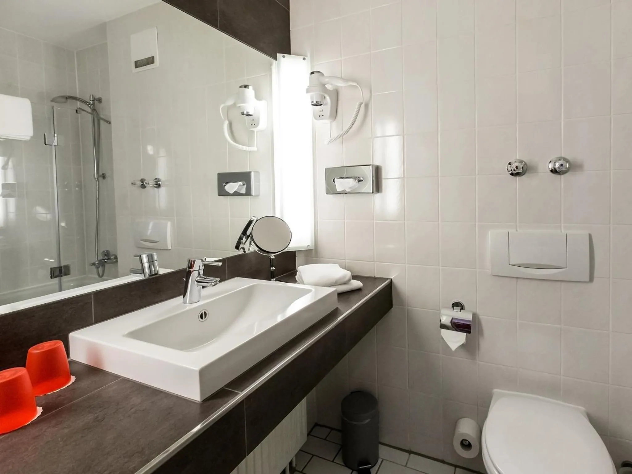 Bathroom in DORMERO Hotel München-Kirchheim Messe