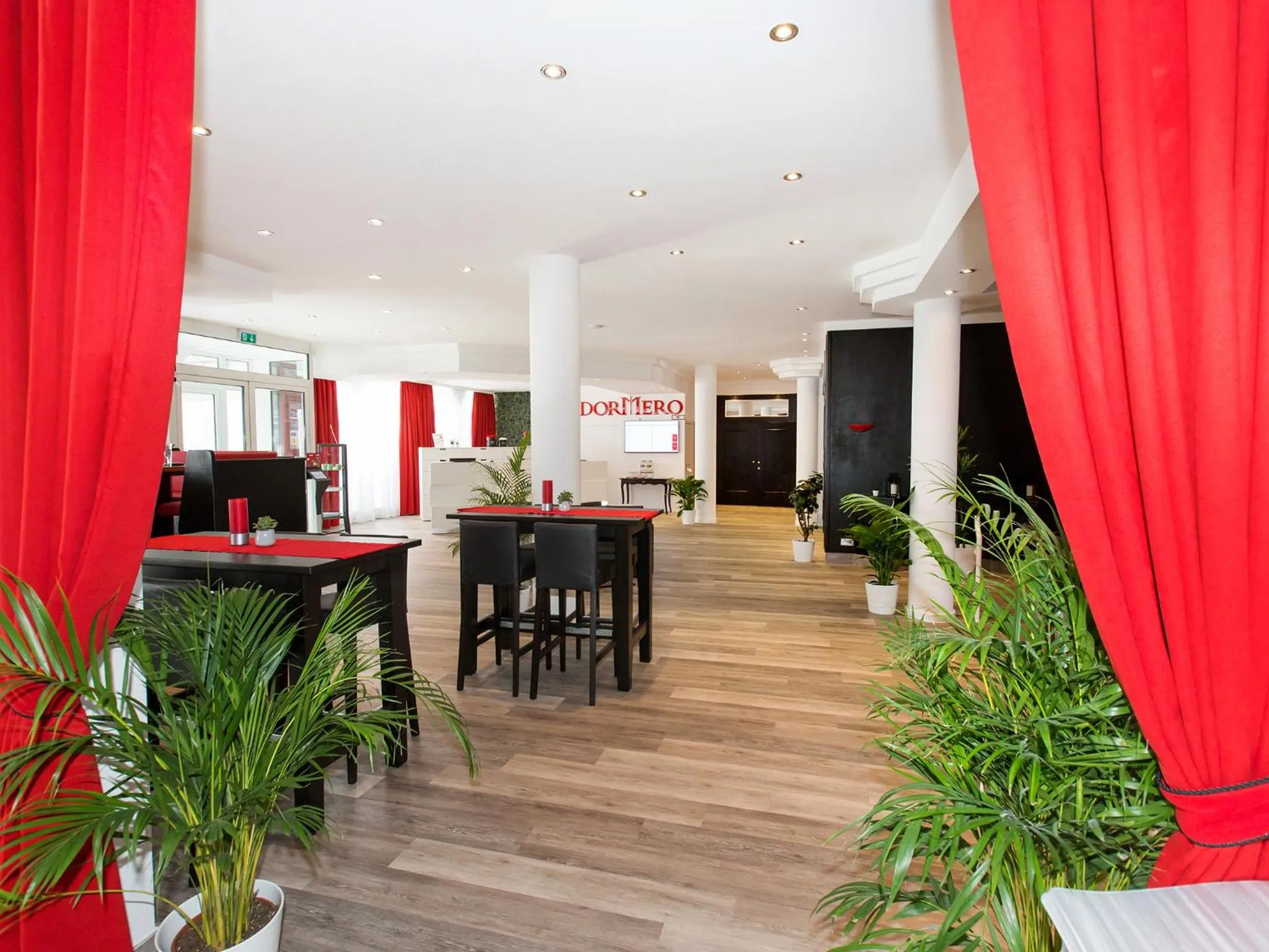 Lobby or reception in DORMERO Hotel München-Kirchheim Messe