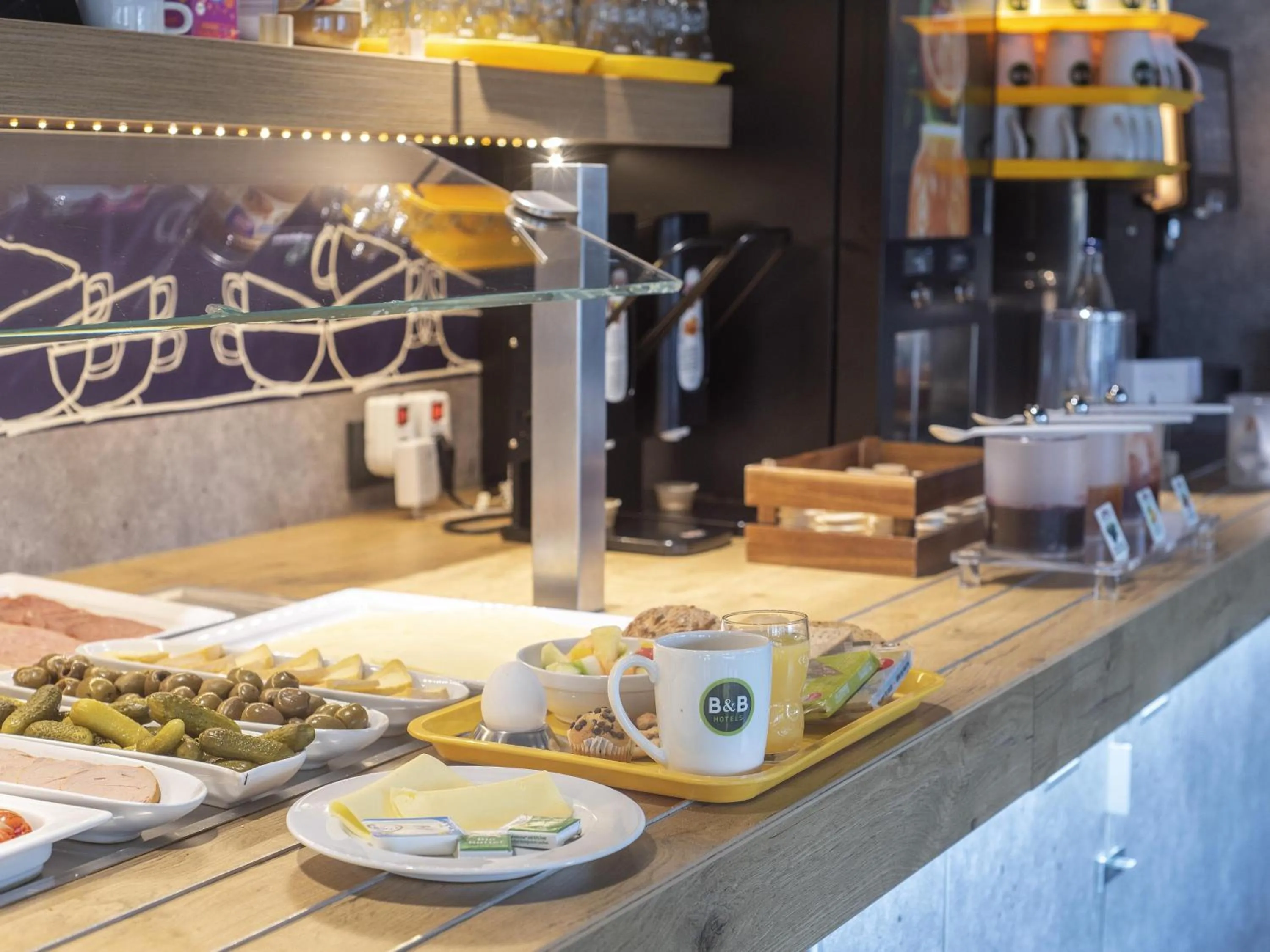 Lobby or reception in B&B HOTEL Düren