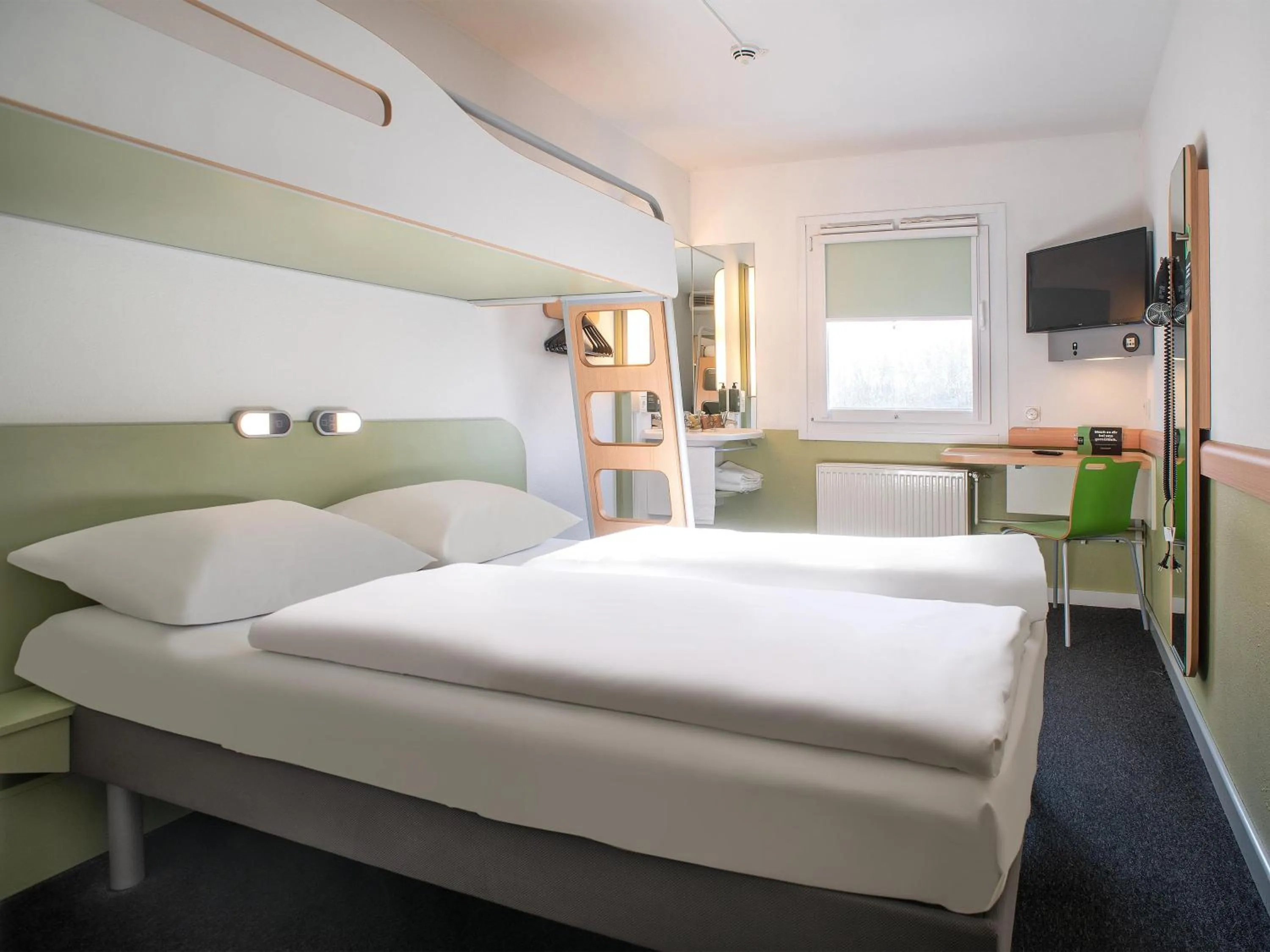 Photo of the whole room, Bed in B&B HOTEL Düren