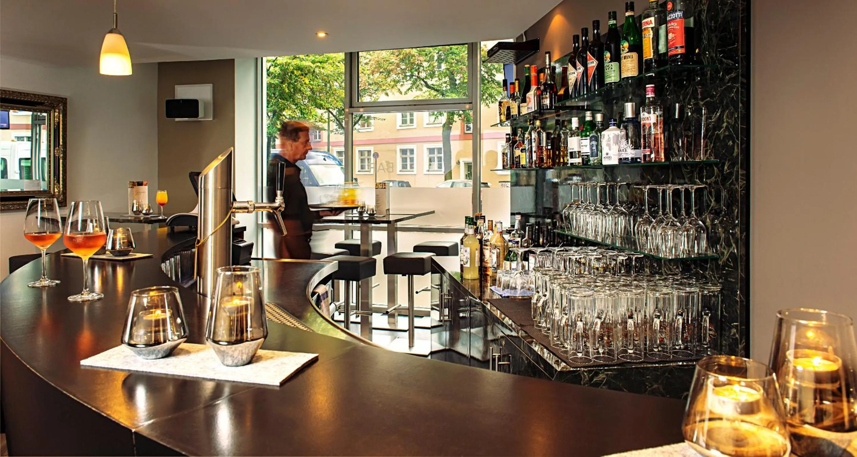 Lounge or bar in Victor's Residenz-Hotel Berlin Tegel