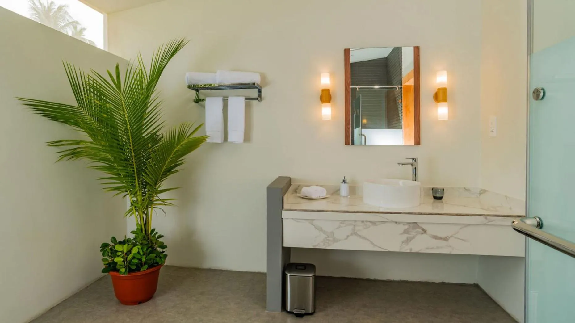 Bathroom in Fiyavalhu Resort Maldives