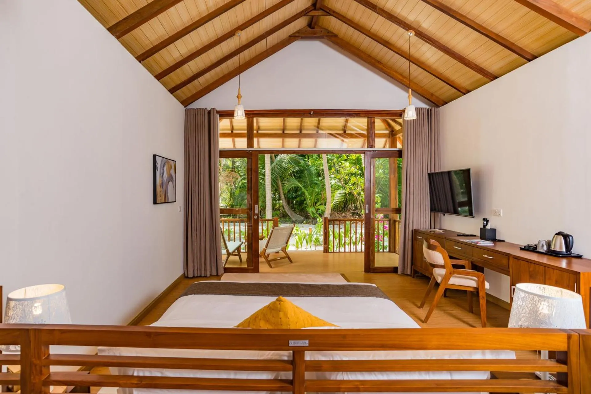 Bedroom in Fiyavalhu Resort Maldives