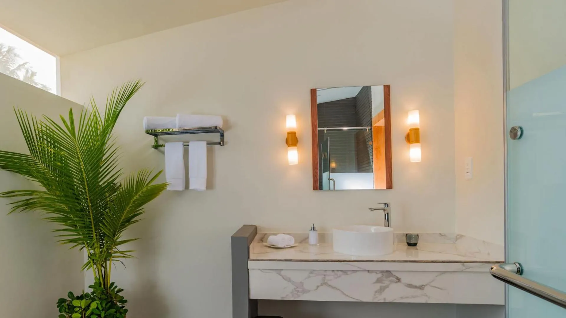 Bathroom in Fiyavalhu Resort Maldives