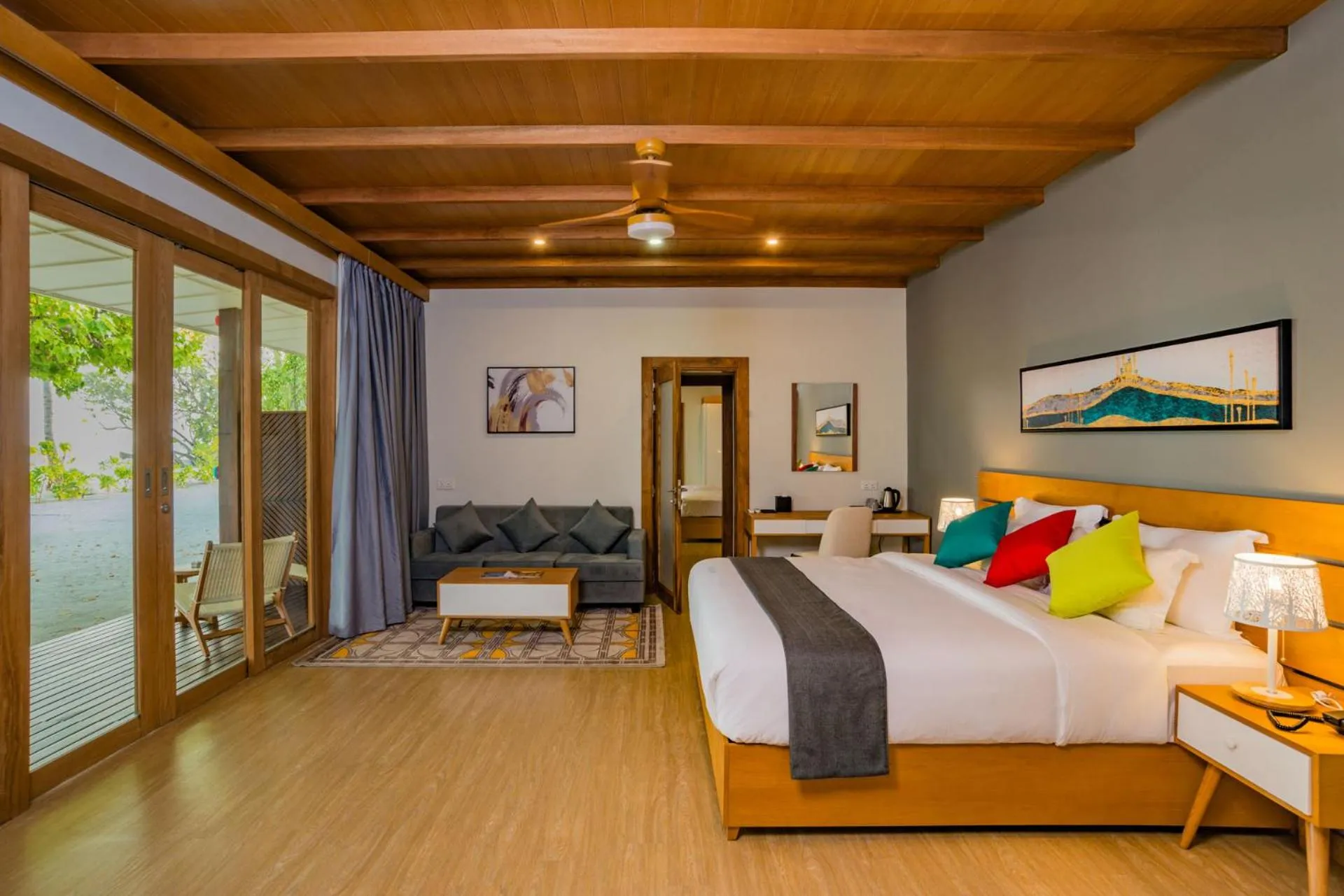 Family in Fiyavalhu Resort Maldives