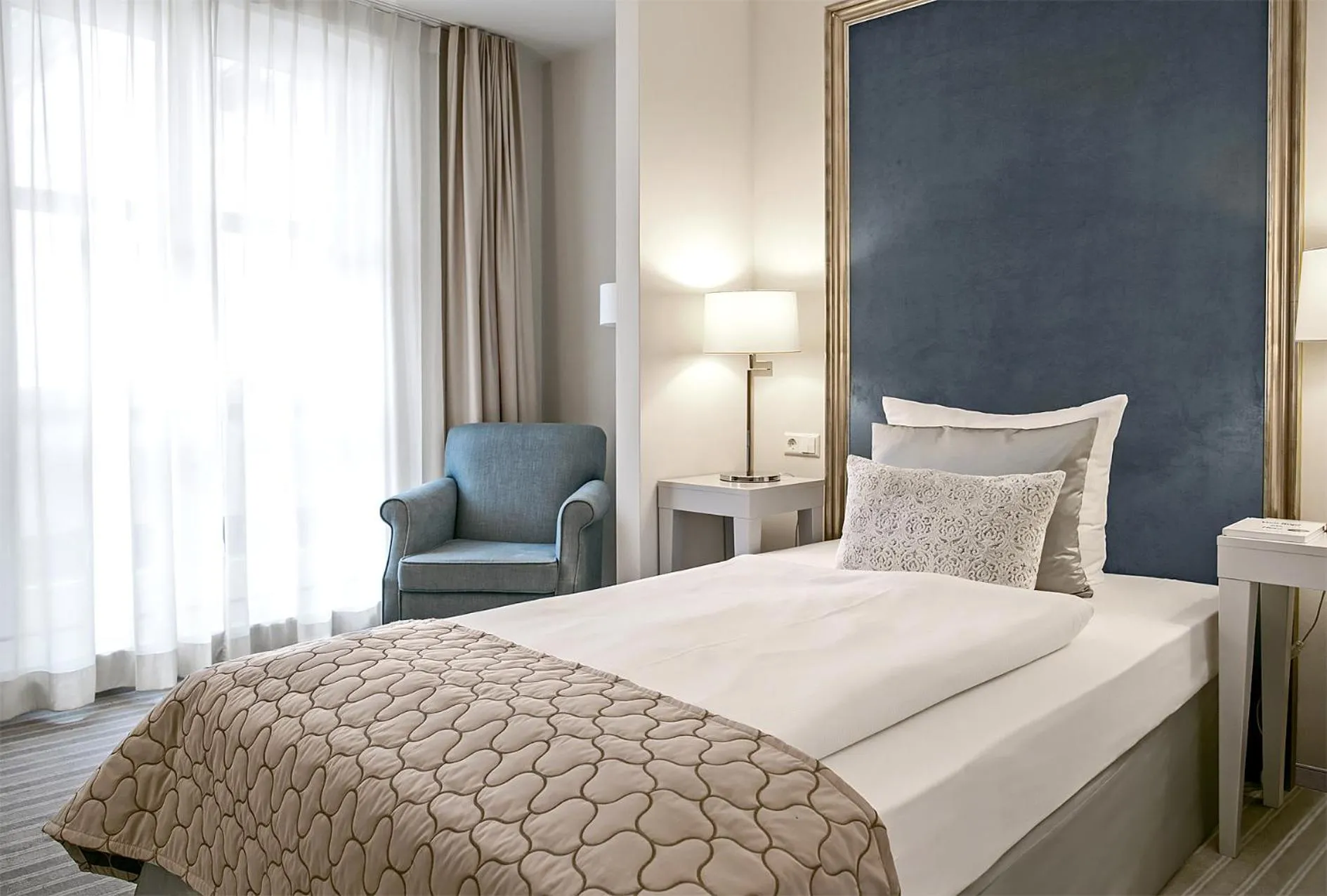 Photo of the whole room, Bed in Dorint Parkhotel Meißen