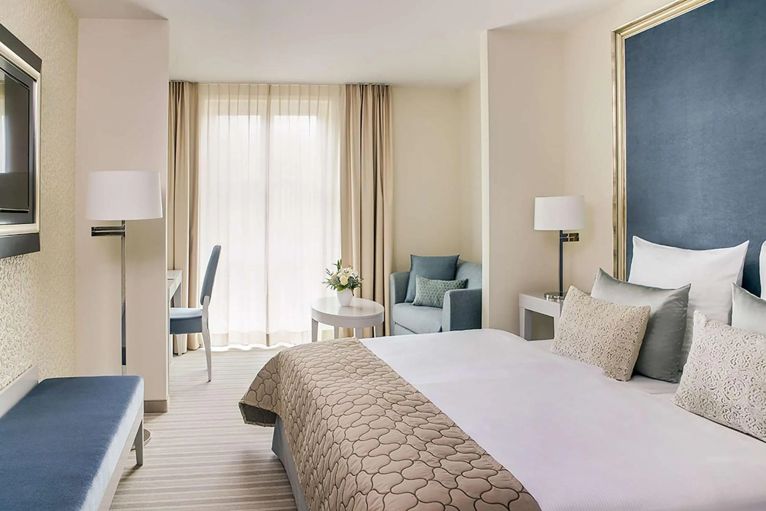 Bedroom, Bed in Dorint Parkhotel Meißen