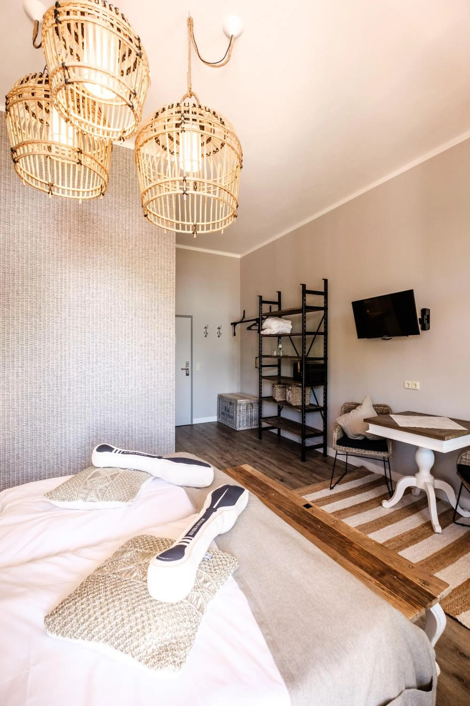 View (from property/room), Bed in Das 53°Hotel