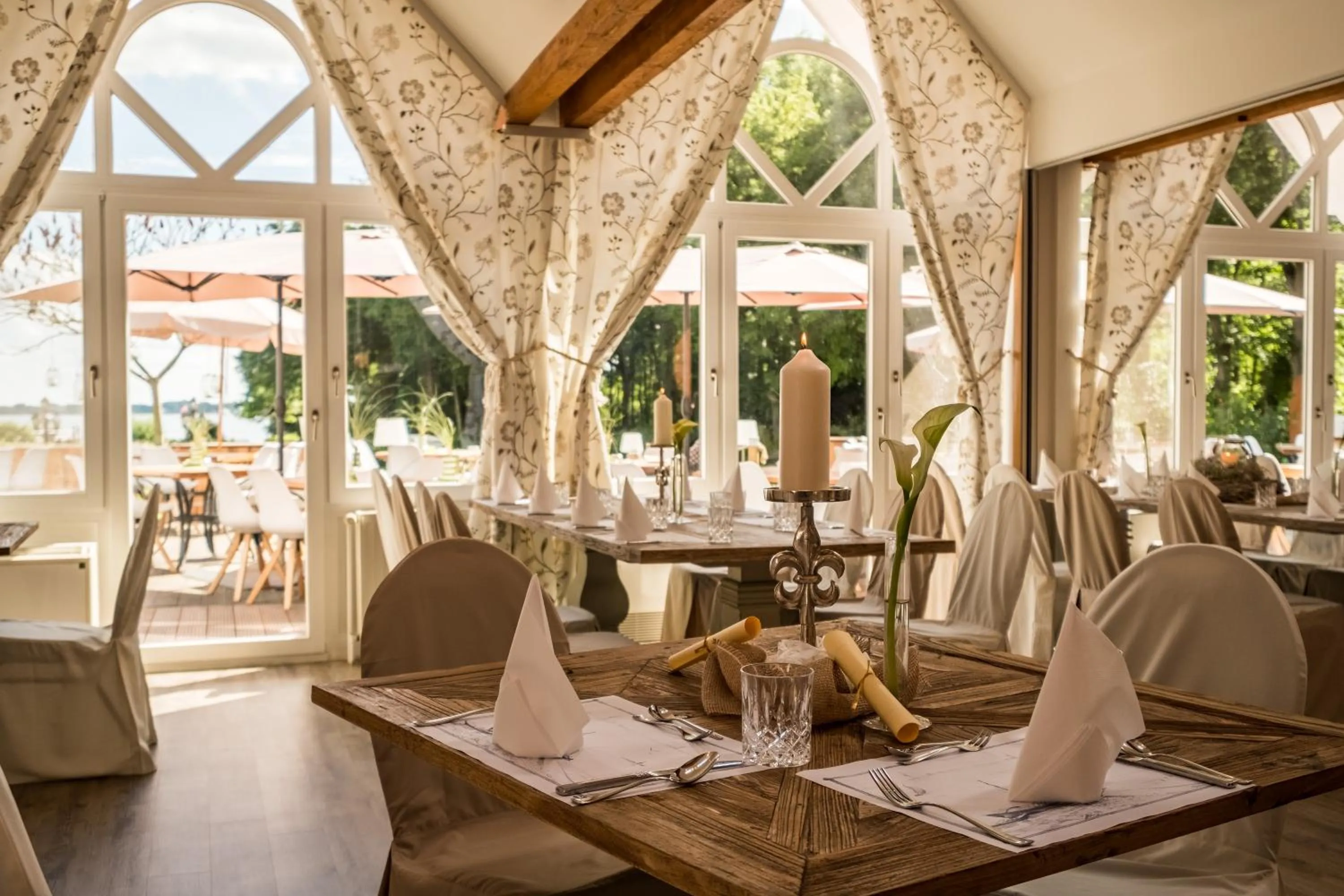 Restaurant/places to eat in Das 53°Hotel