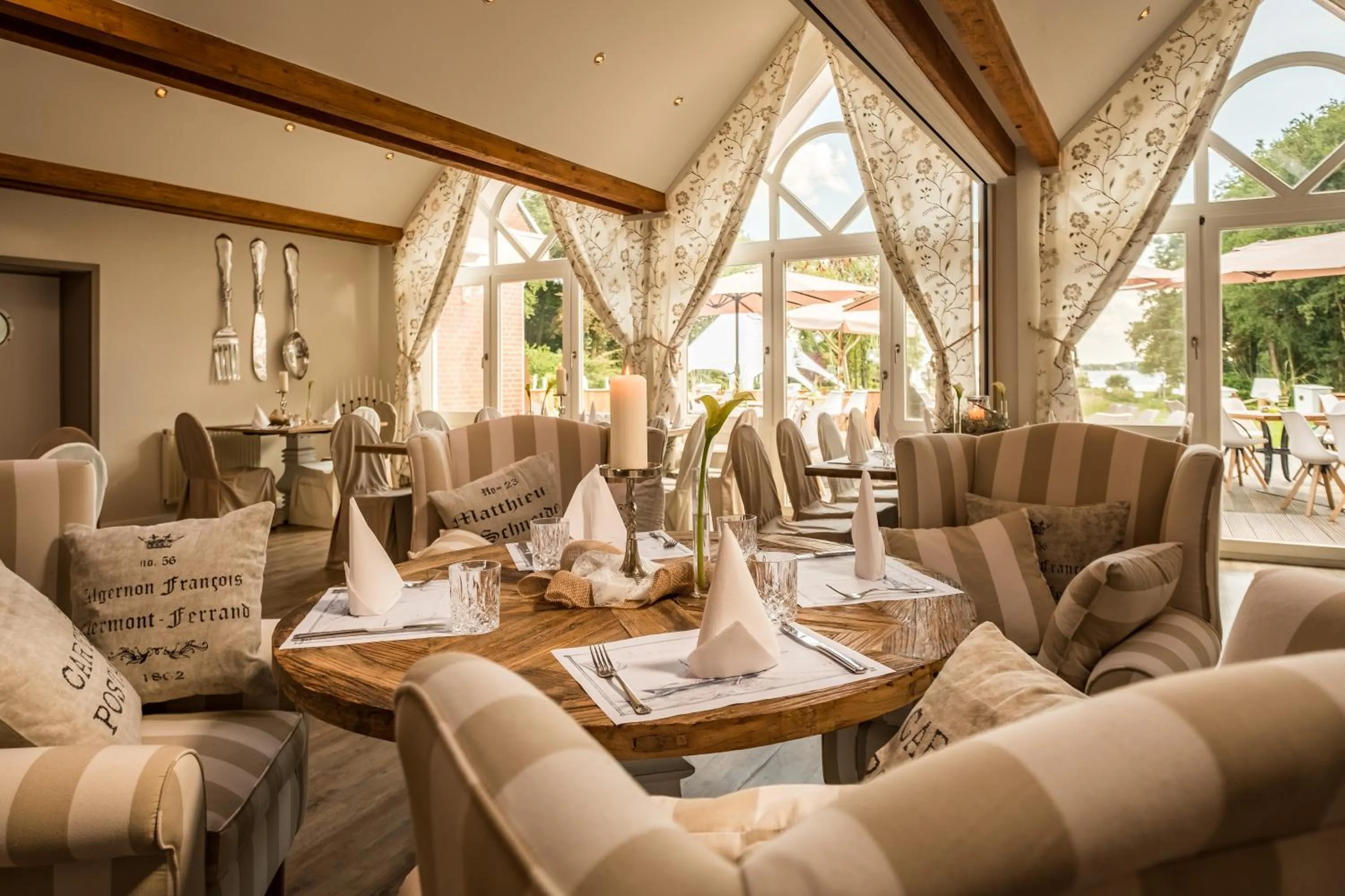 Restaurant/places to eat in Das 53°Hotel