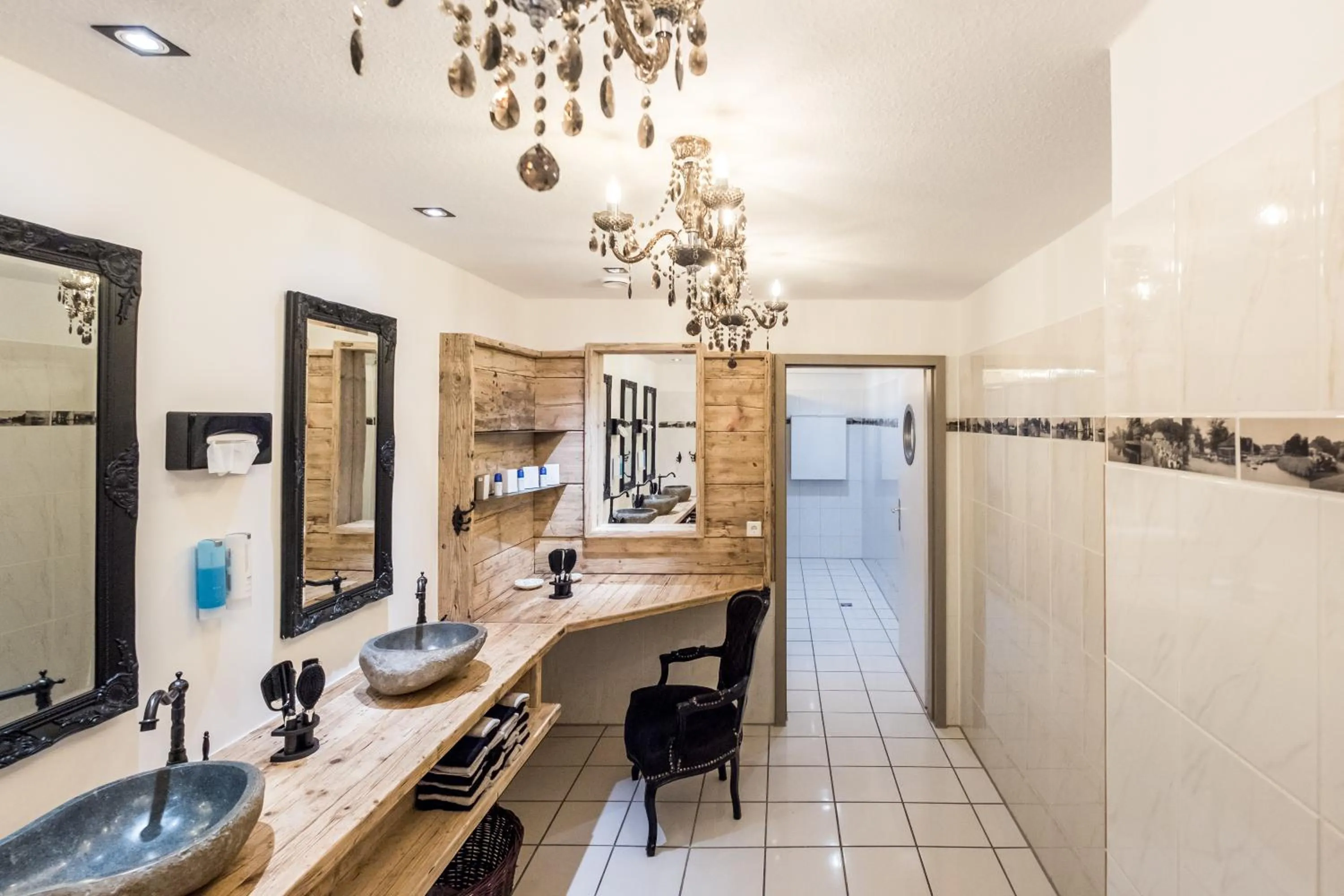 Decorative detail in Das 53°Hotel