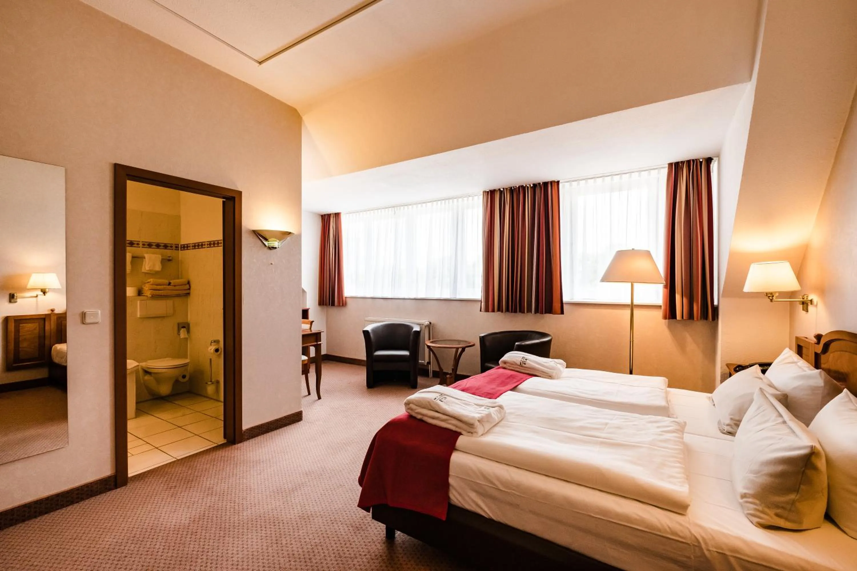 Photo of the whole room, Bed in Das 53°Hotel