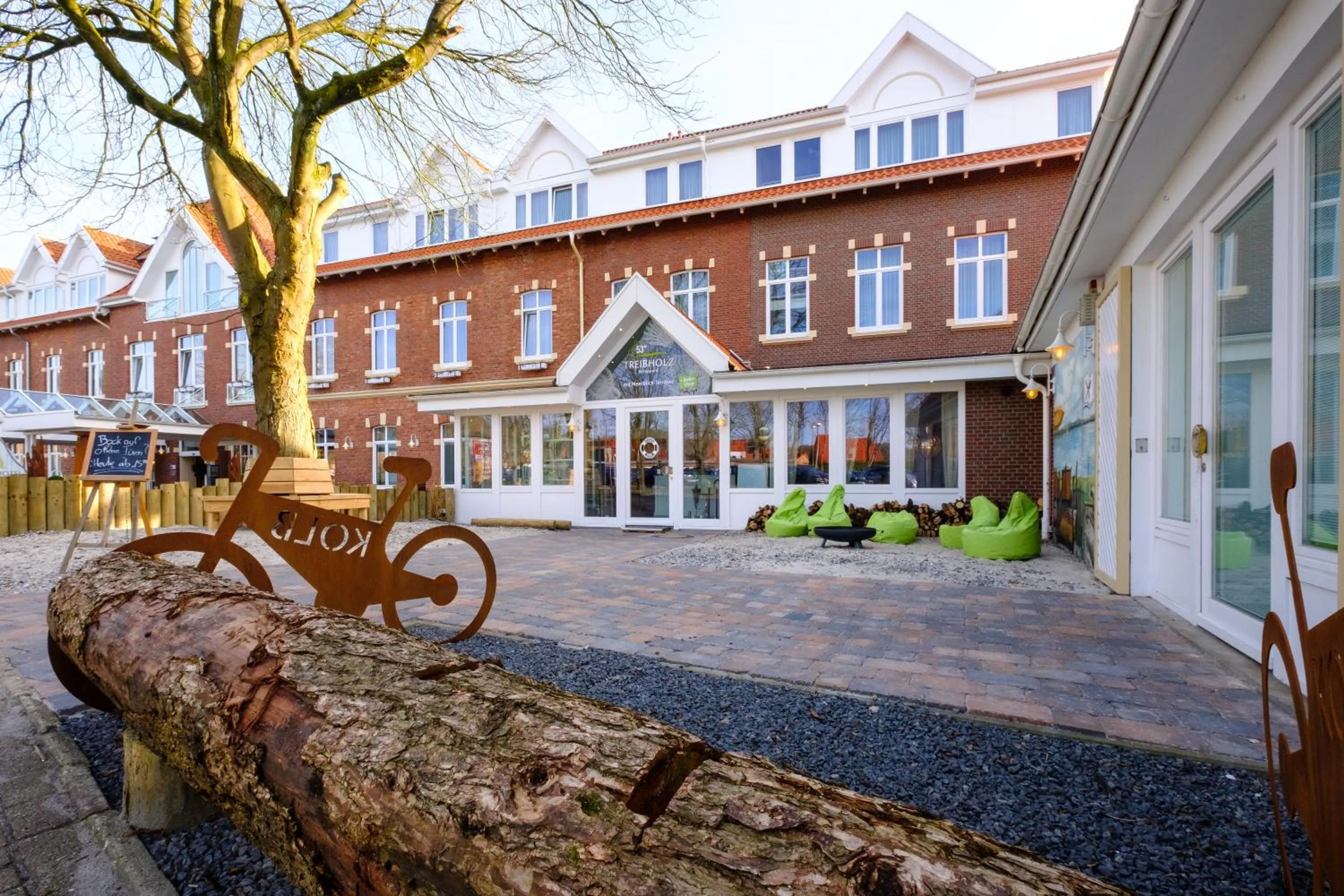 Facade/entrance in Das 53°Hotel