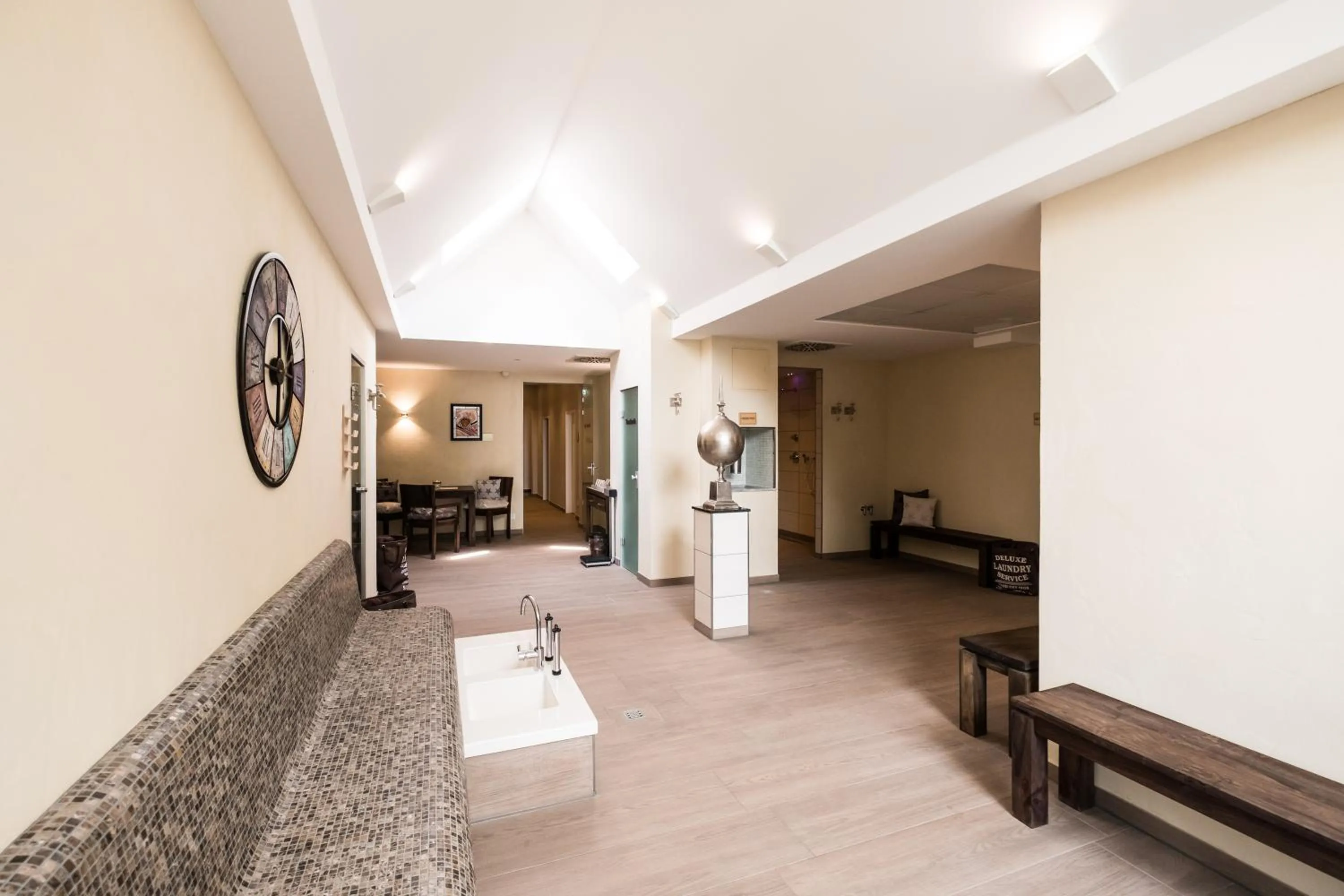 Steam room in Das 53°Hotel