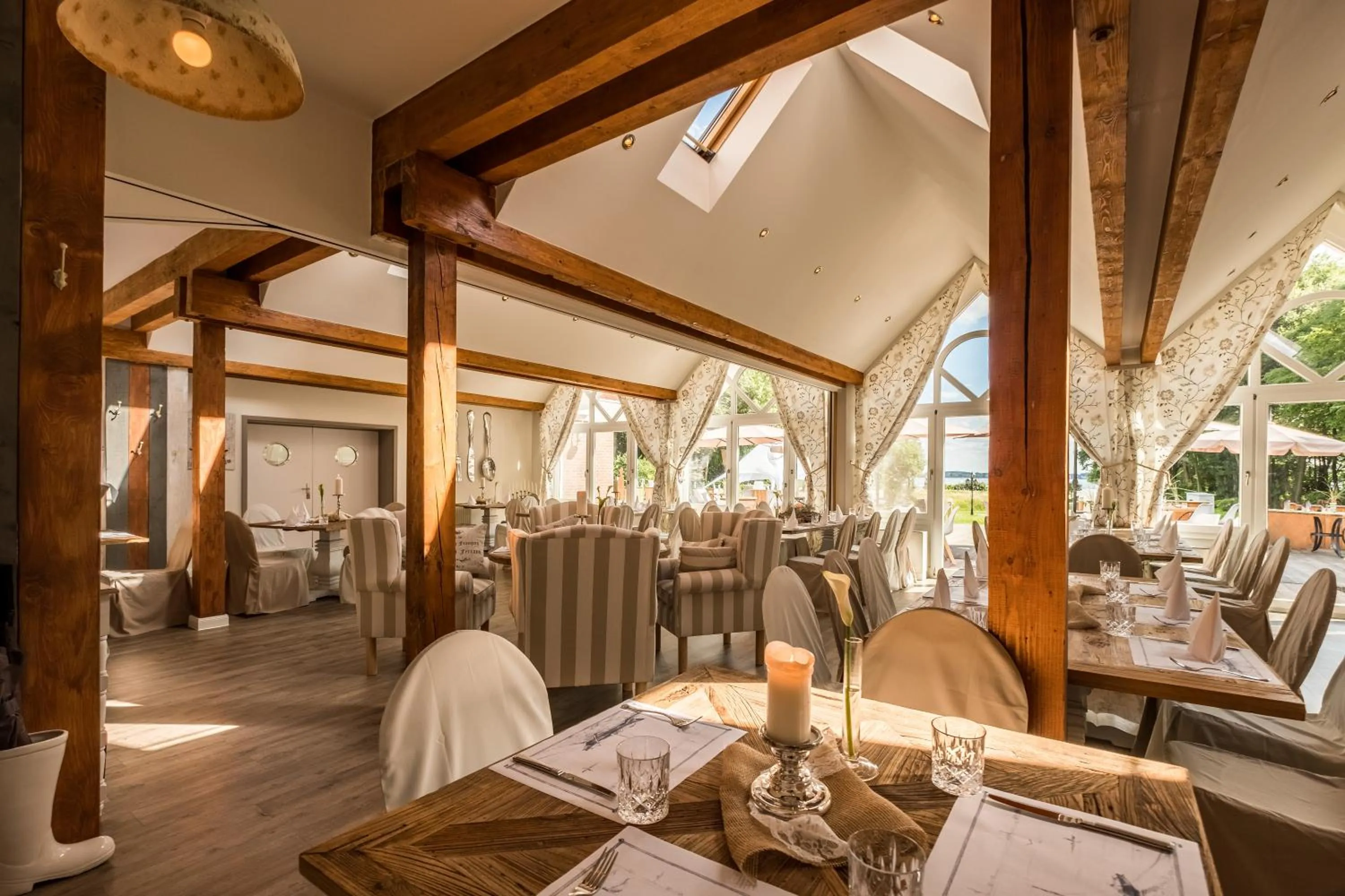 Restaurant/places to eat in Das 53°Hotel