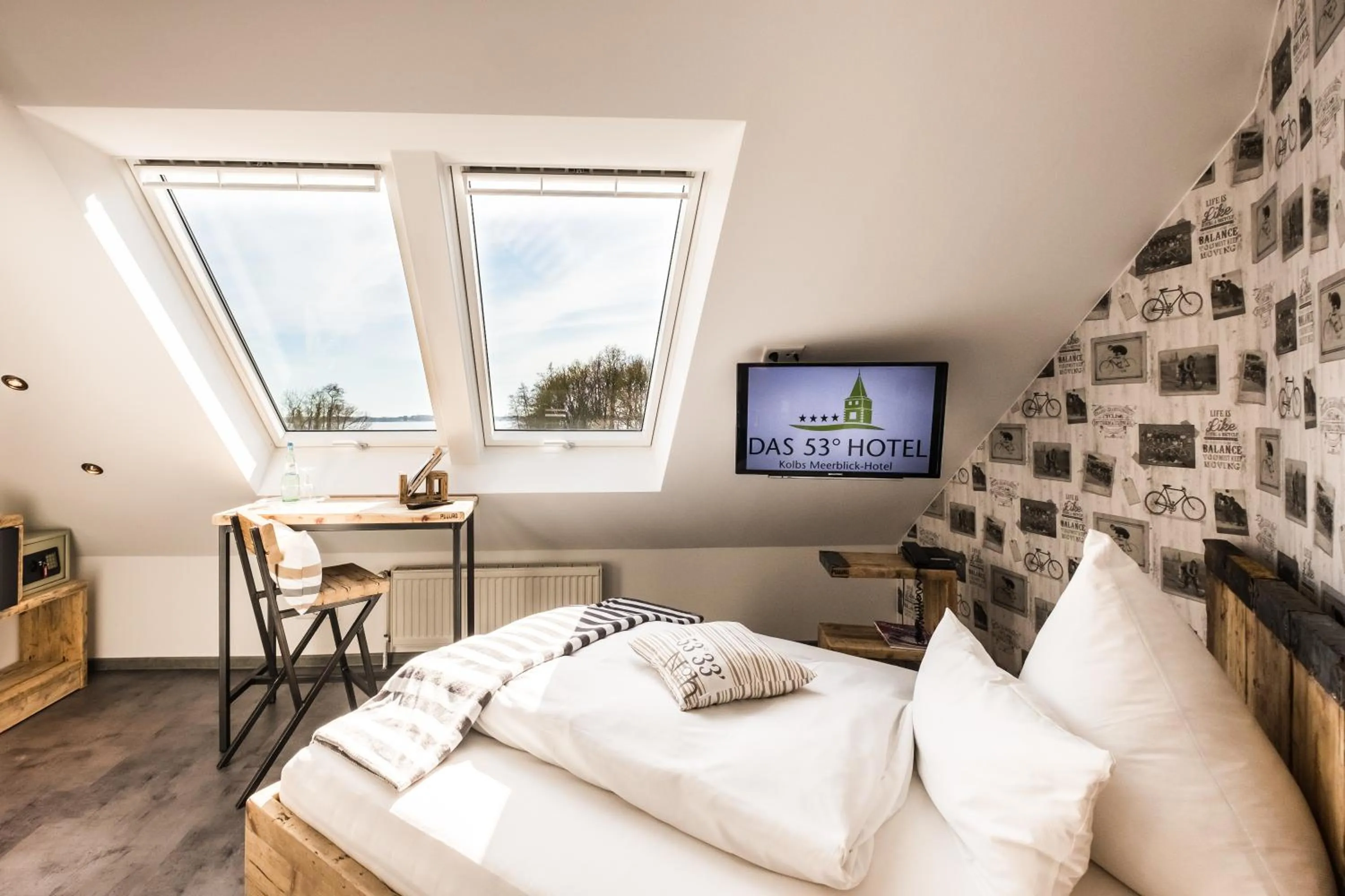 Photo of the whole room, Bed in Das 53°Hotel