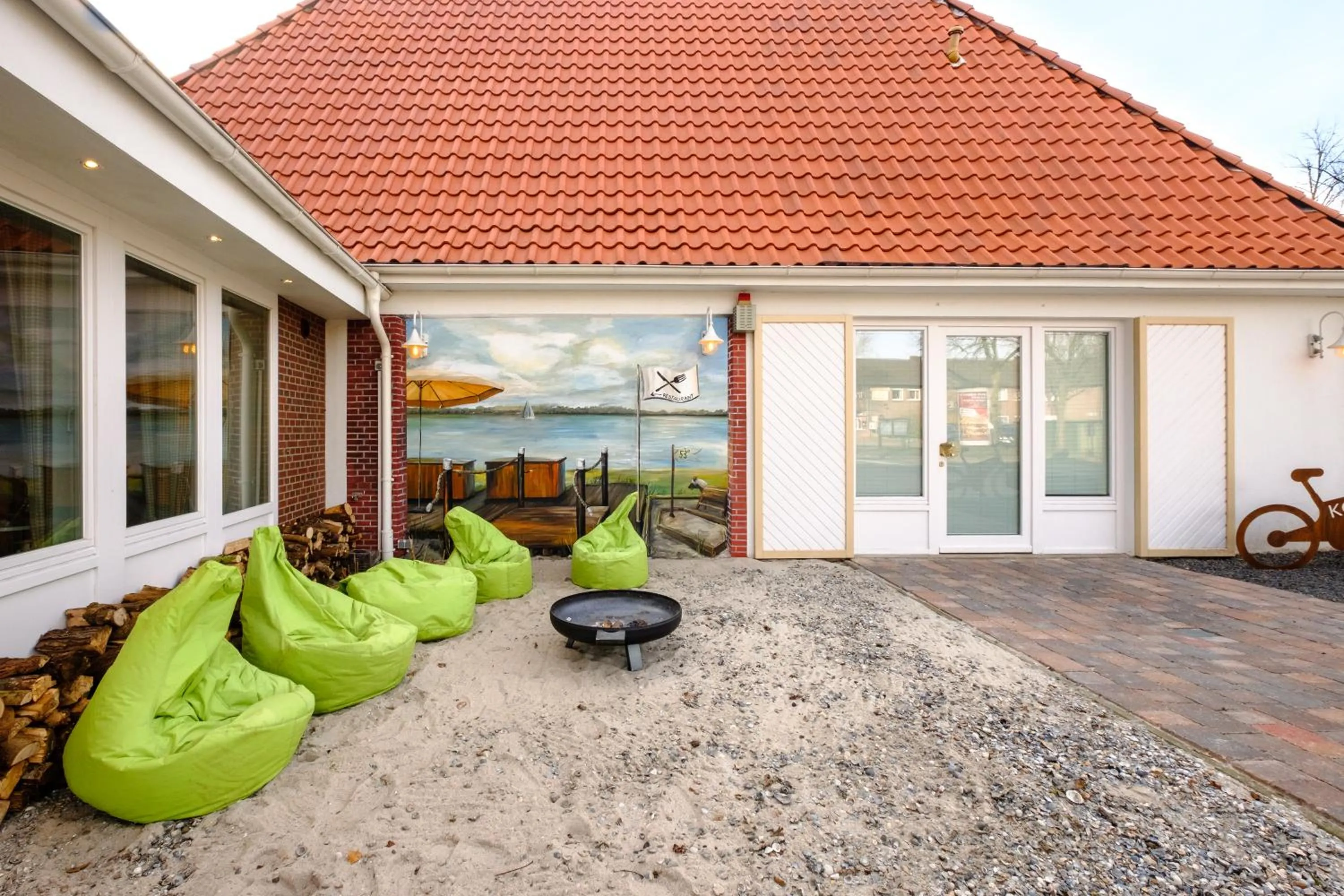 Beach in Das 53°Hotel