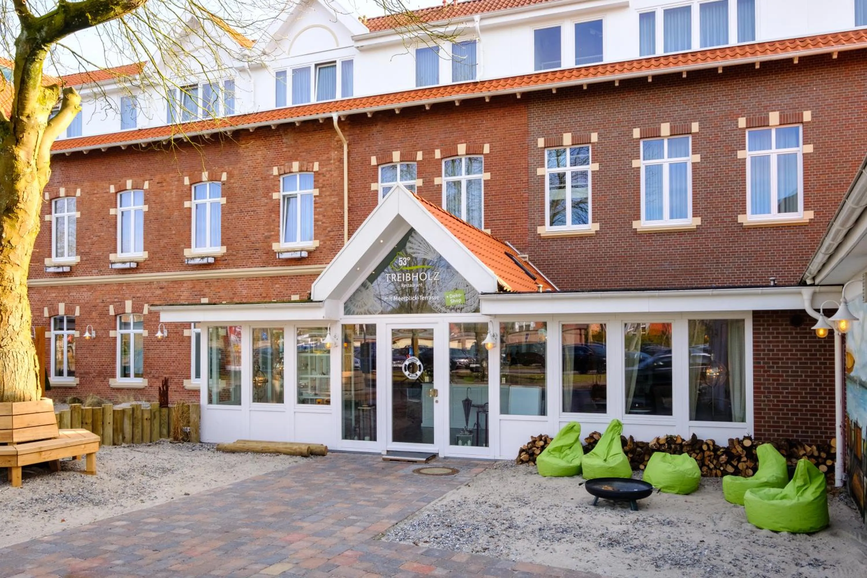 Property building in Das 53°Hotel