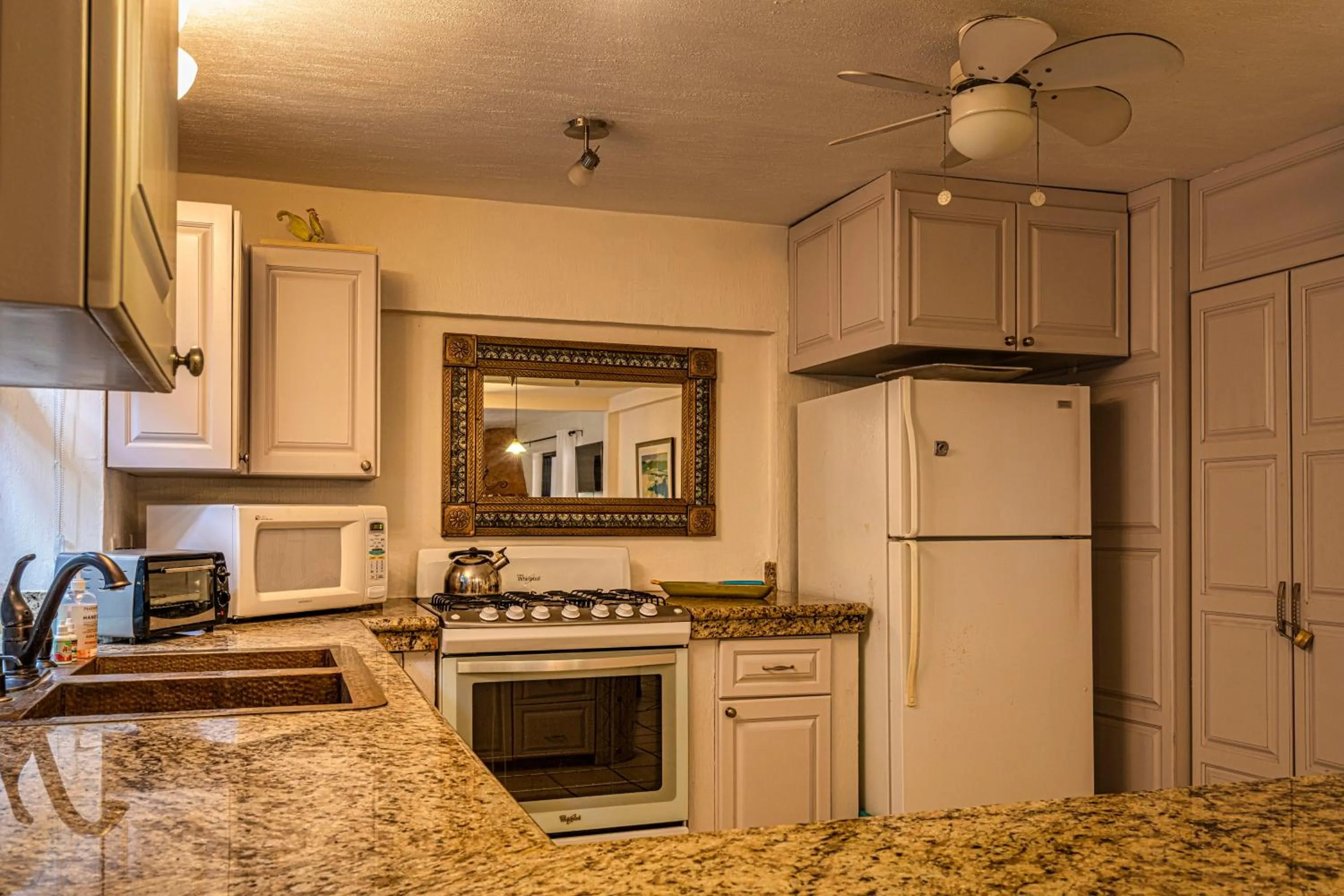 Kitchen or kitchenette in Casa del Sol Inn