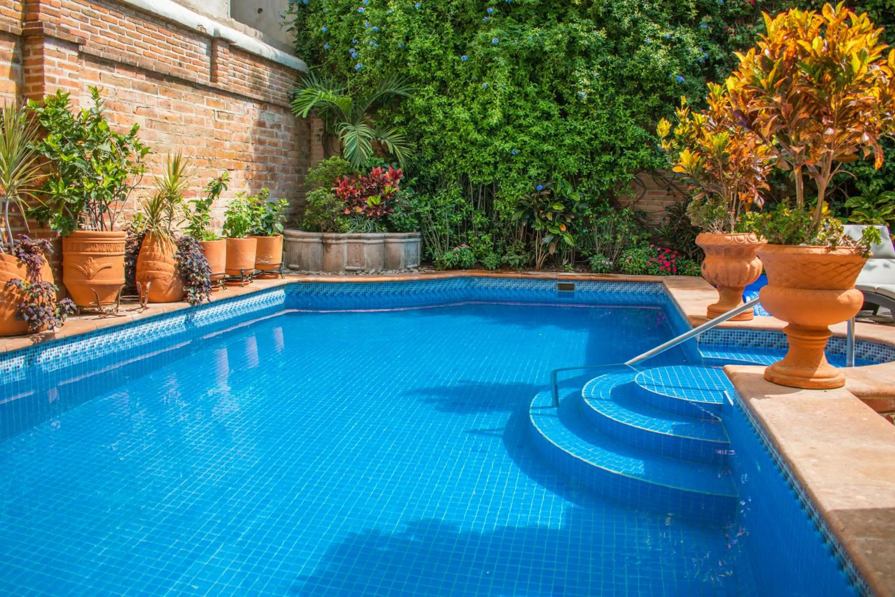 Swimming pool in Casa del Sol Inn