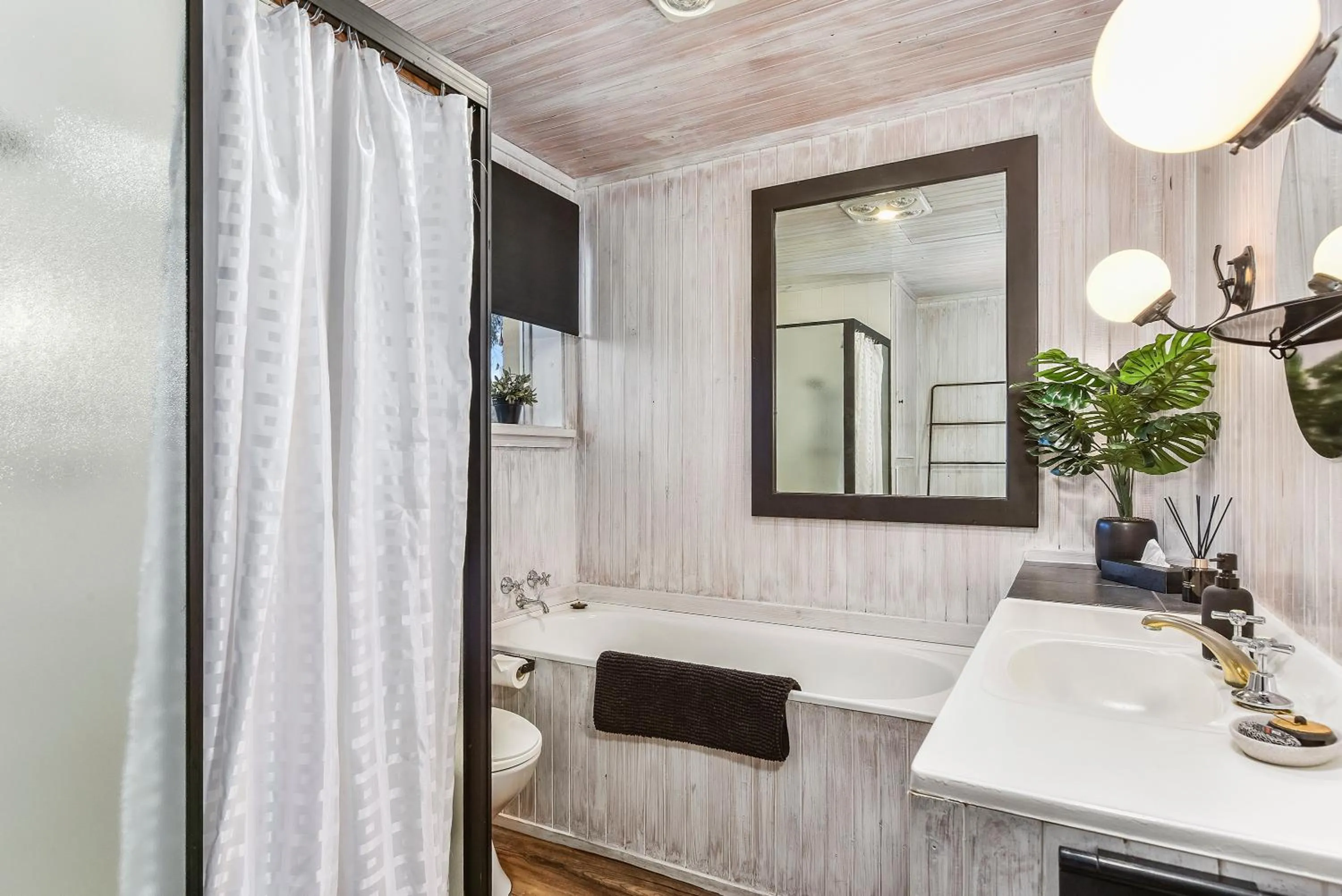 Shower in The Jazz B&B