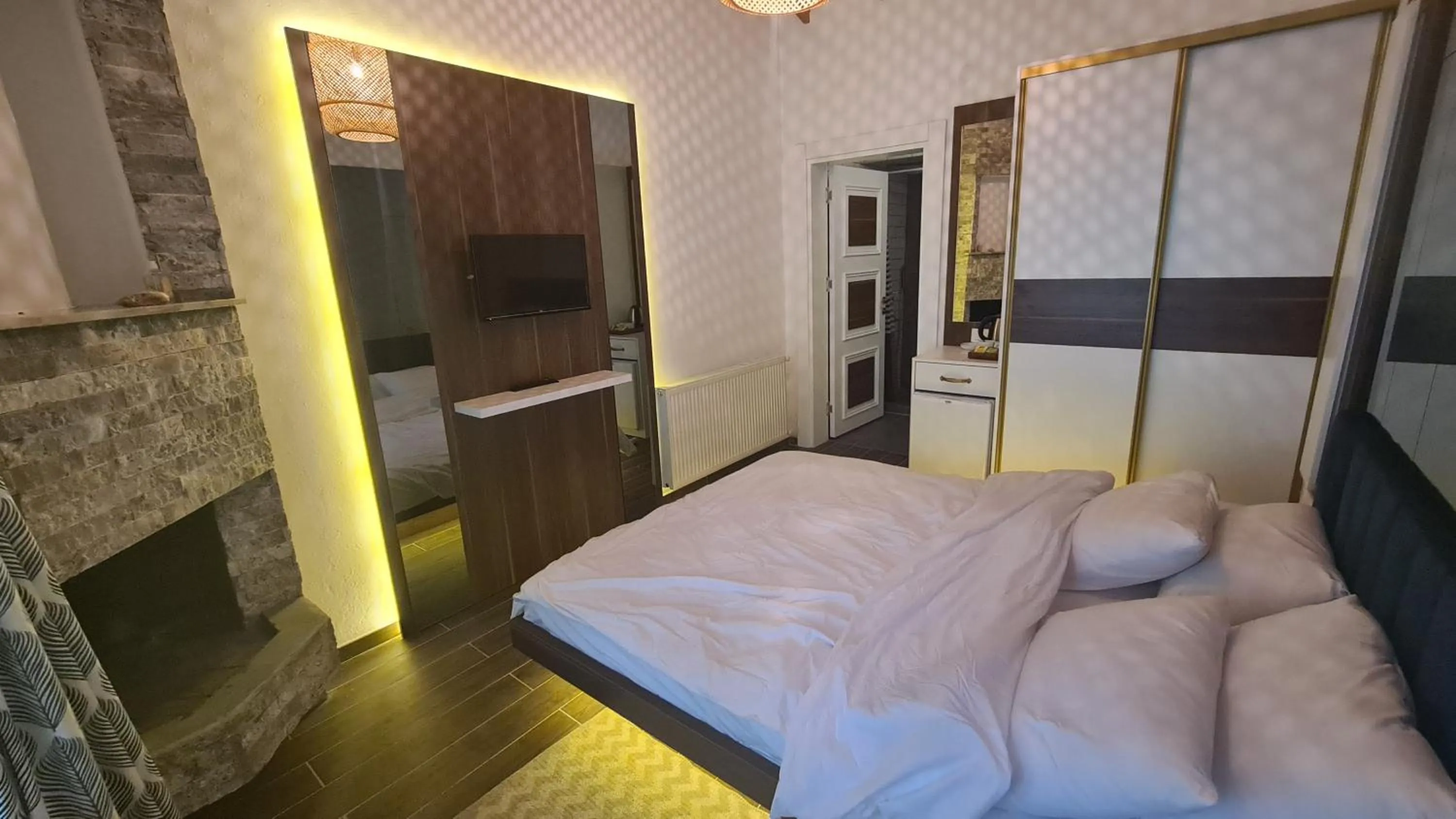 Photo of the whole room, Bed in Polonezköy Country Club & Accommodation in the Wildlife Park!