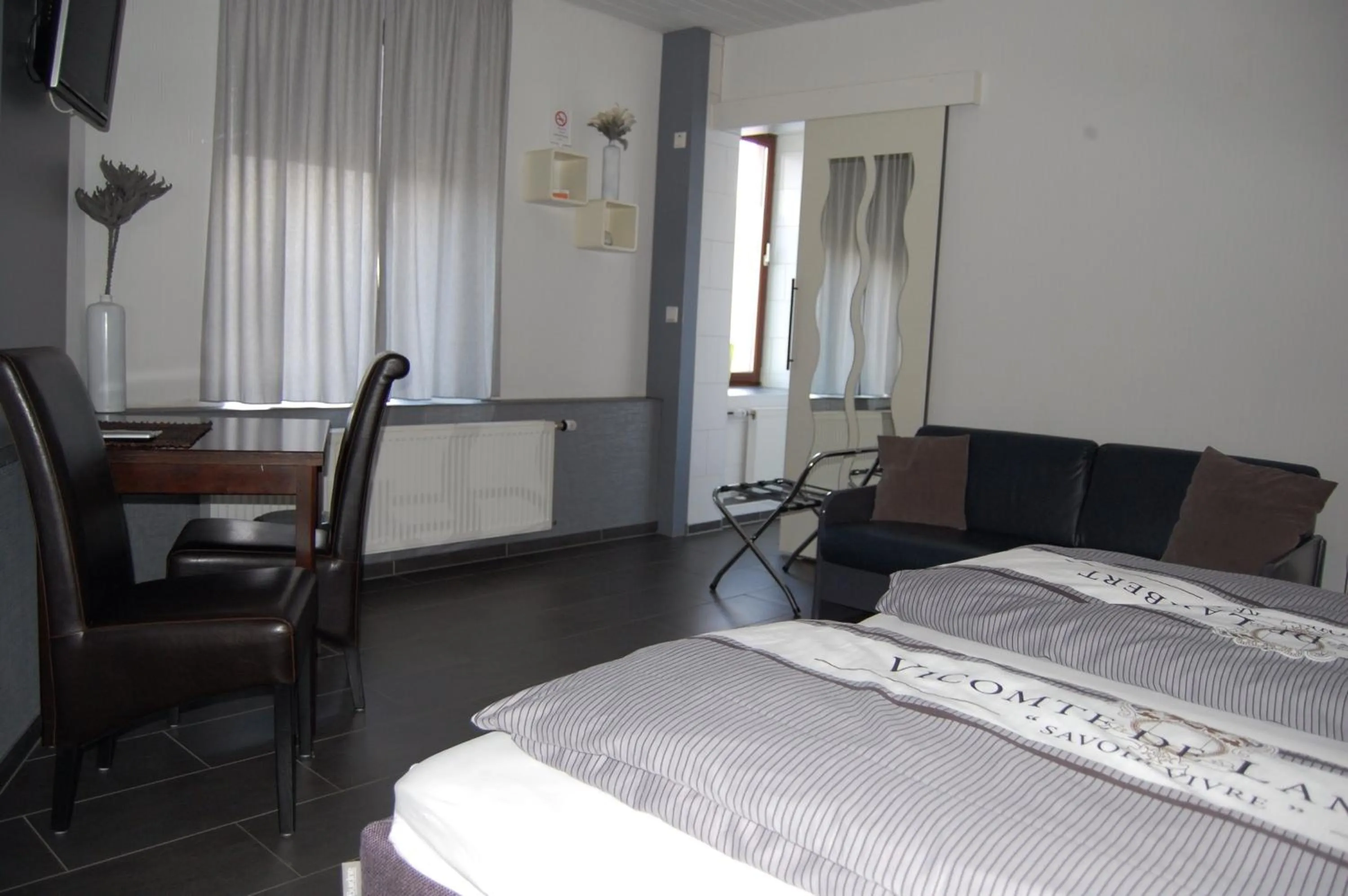 Photo of the whole room, Bed in Hotel Brasserie Typisch