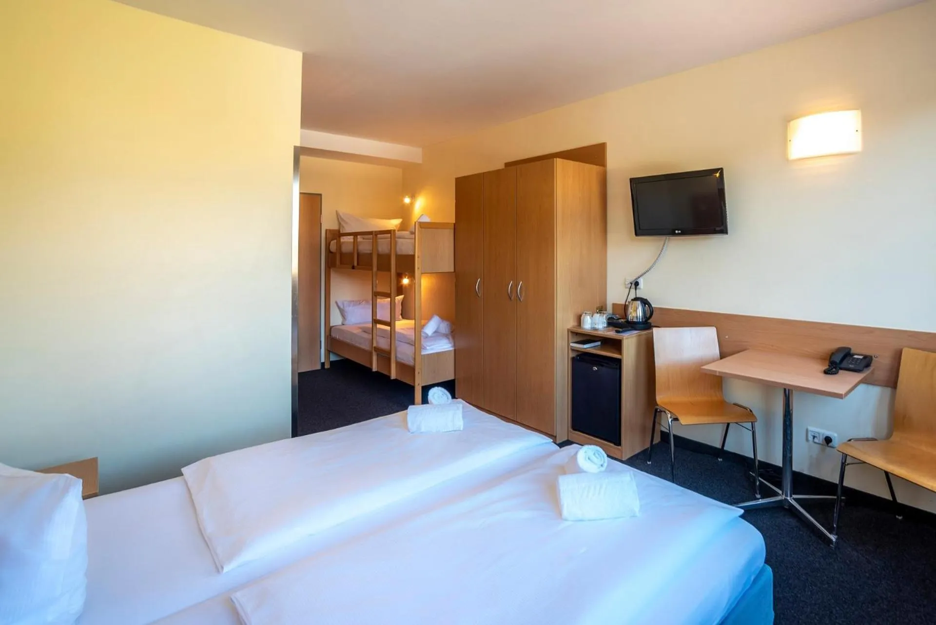 Property building, Bed in Familienhotel Citylight