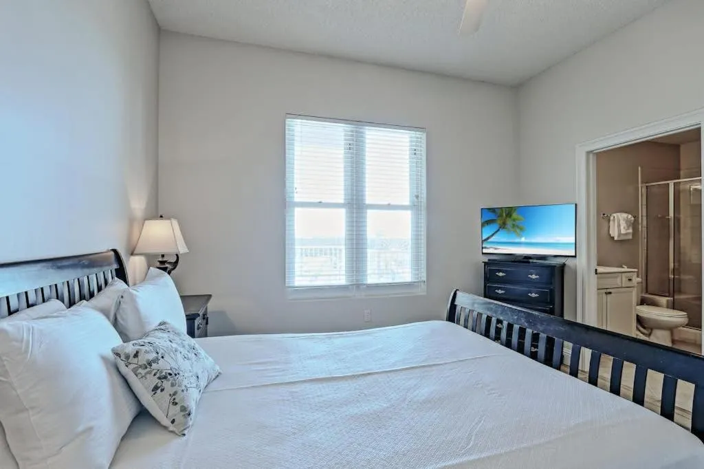 Bed in The Wharf 912