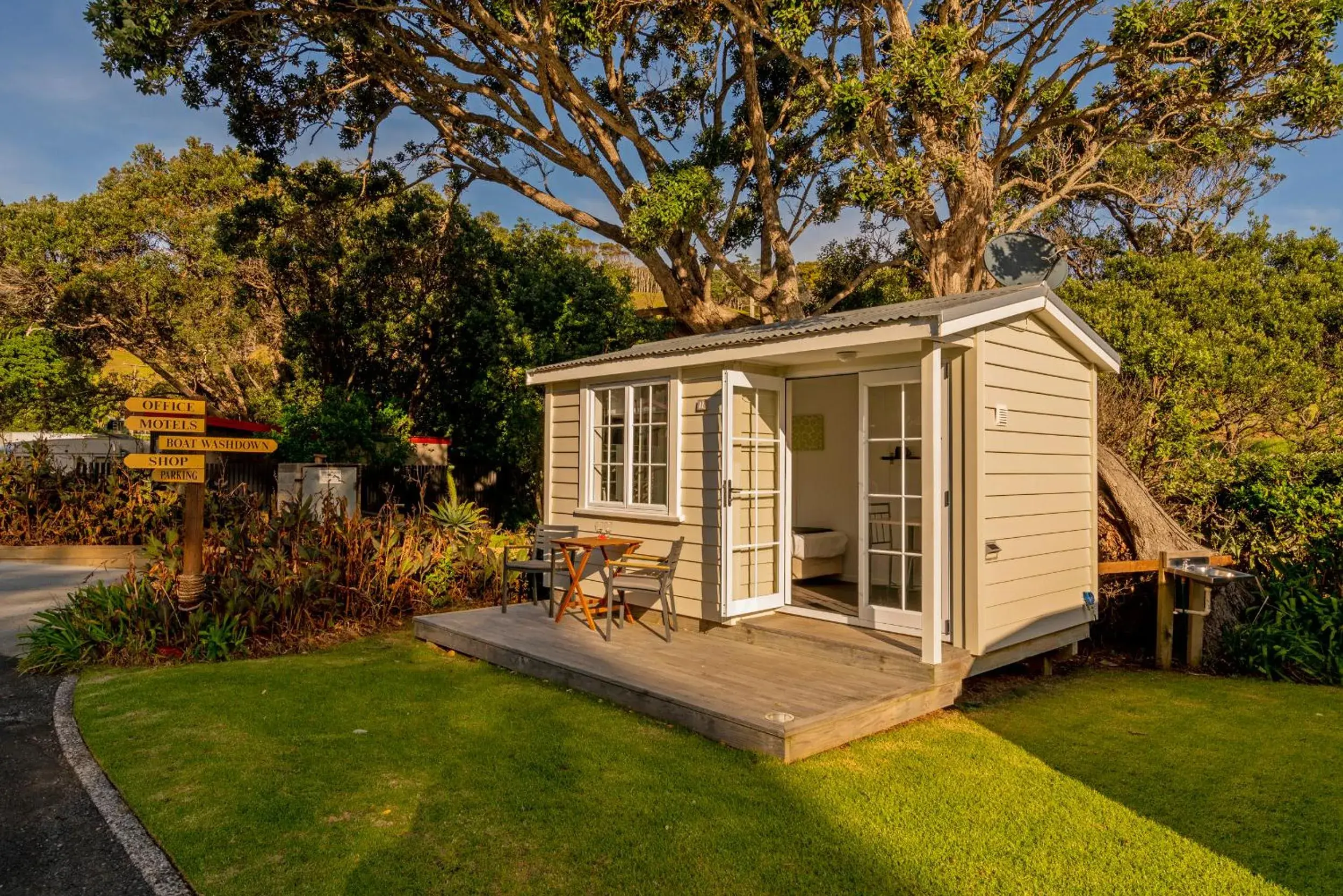 Basic Cabin - Shared Bathroom and Toilet in Anglers Lodge Basic Cabin - Shared Bathroom and Toilet in Anglers Lodge
