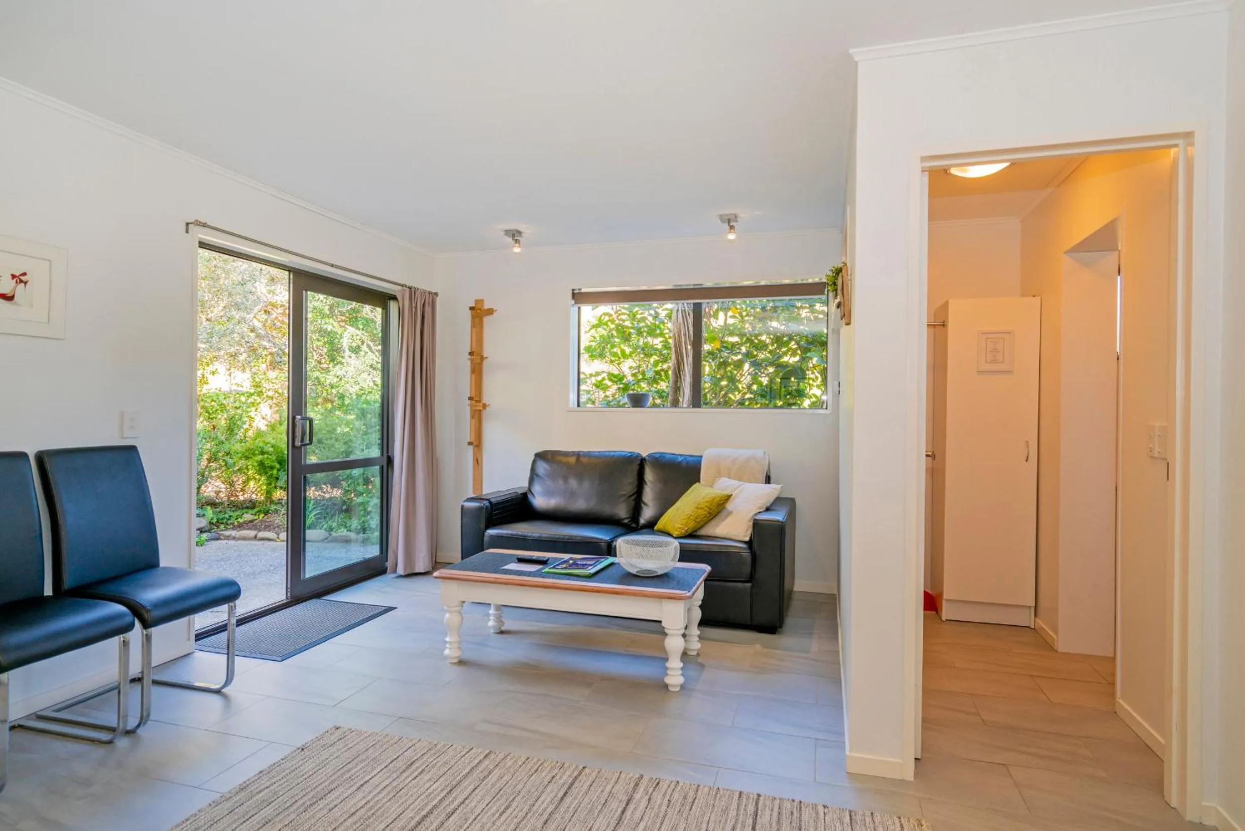 Living room in Anglers Lodge