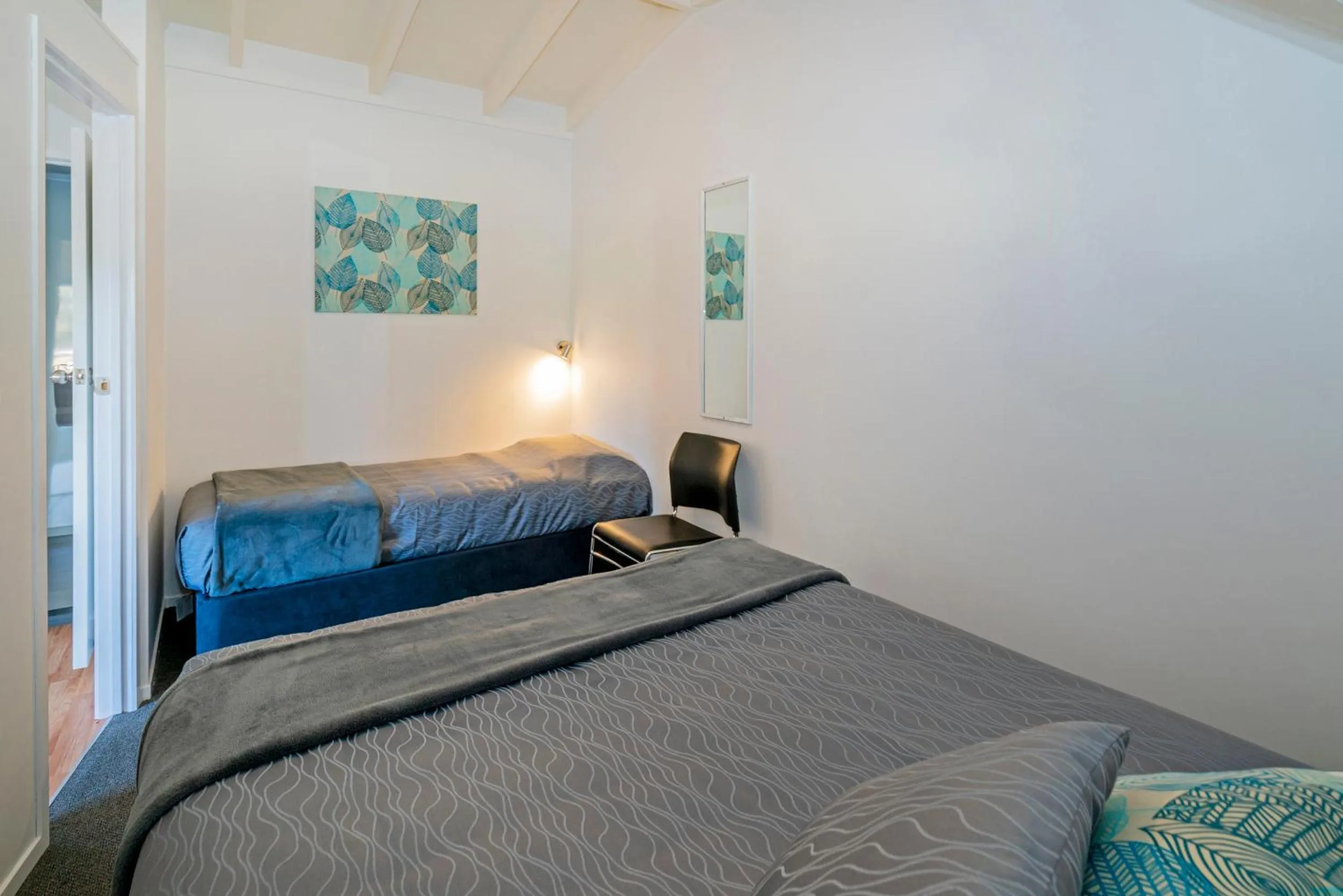 Bedroom, Bed in Anglers Lodge