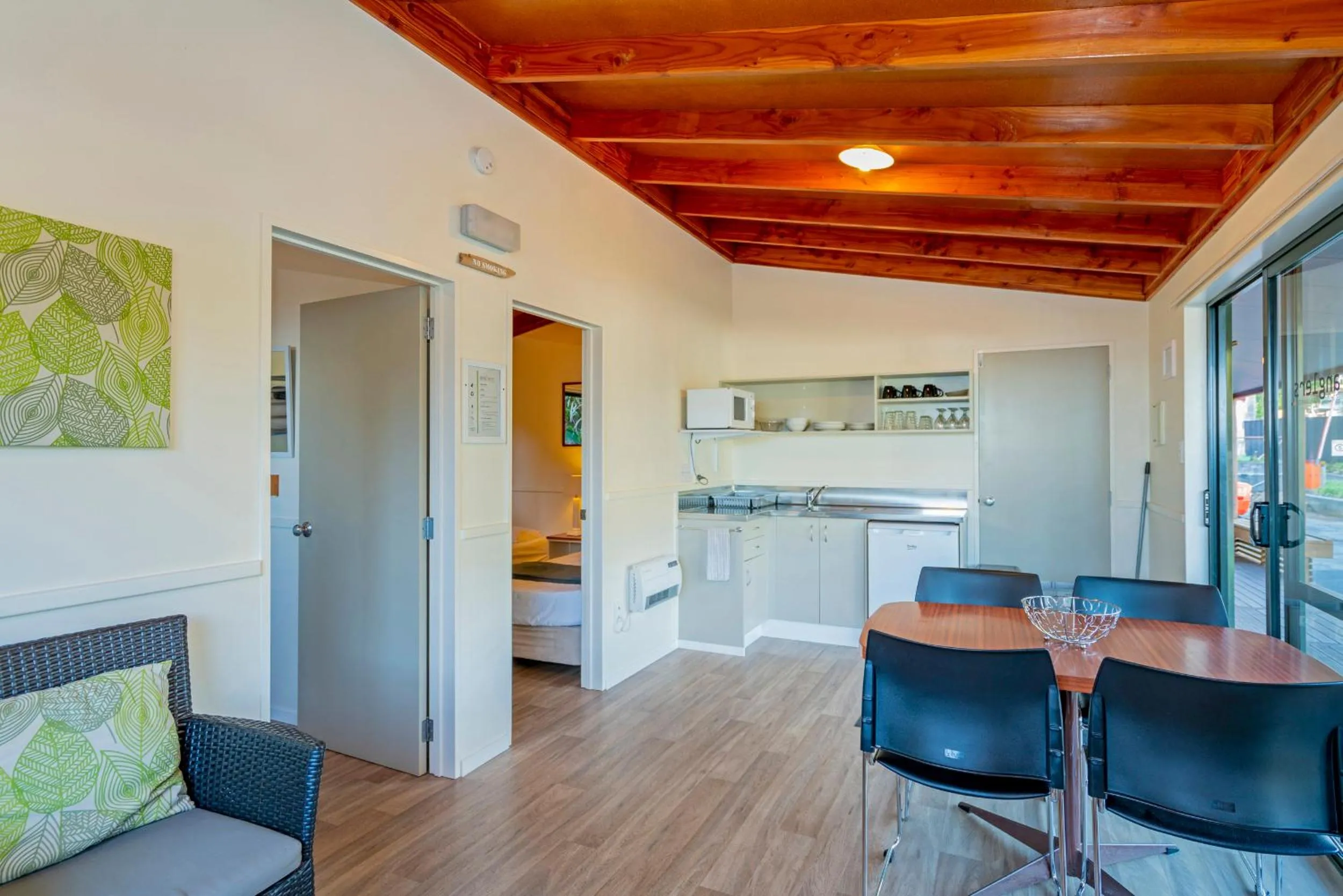 Kitchen or kitchenette in Anglers Lodge
