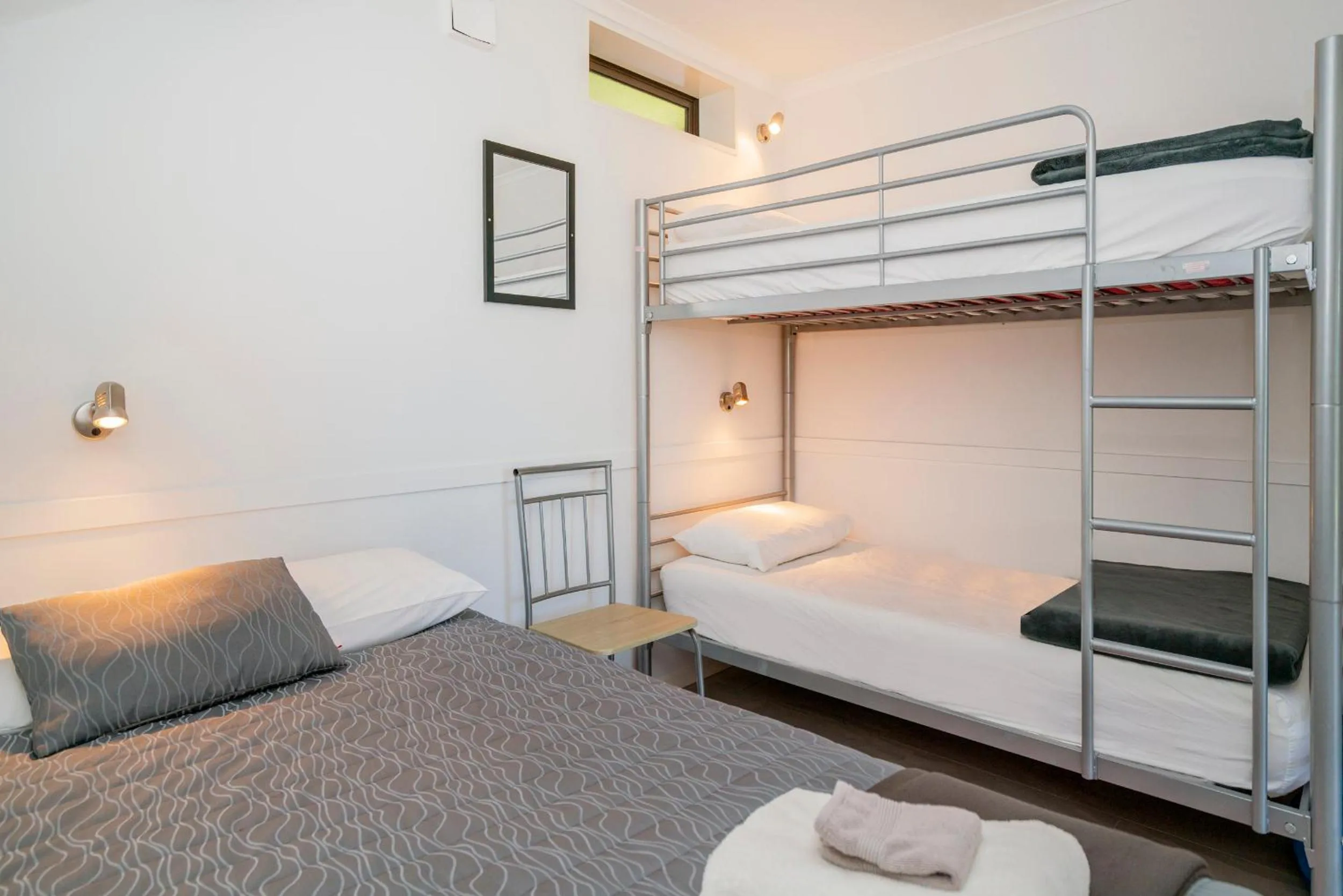 bunk bed, Bed in Anglers Lodge