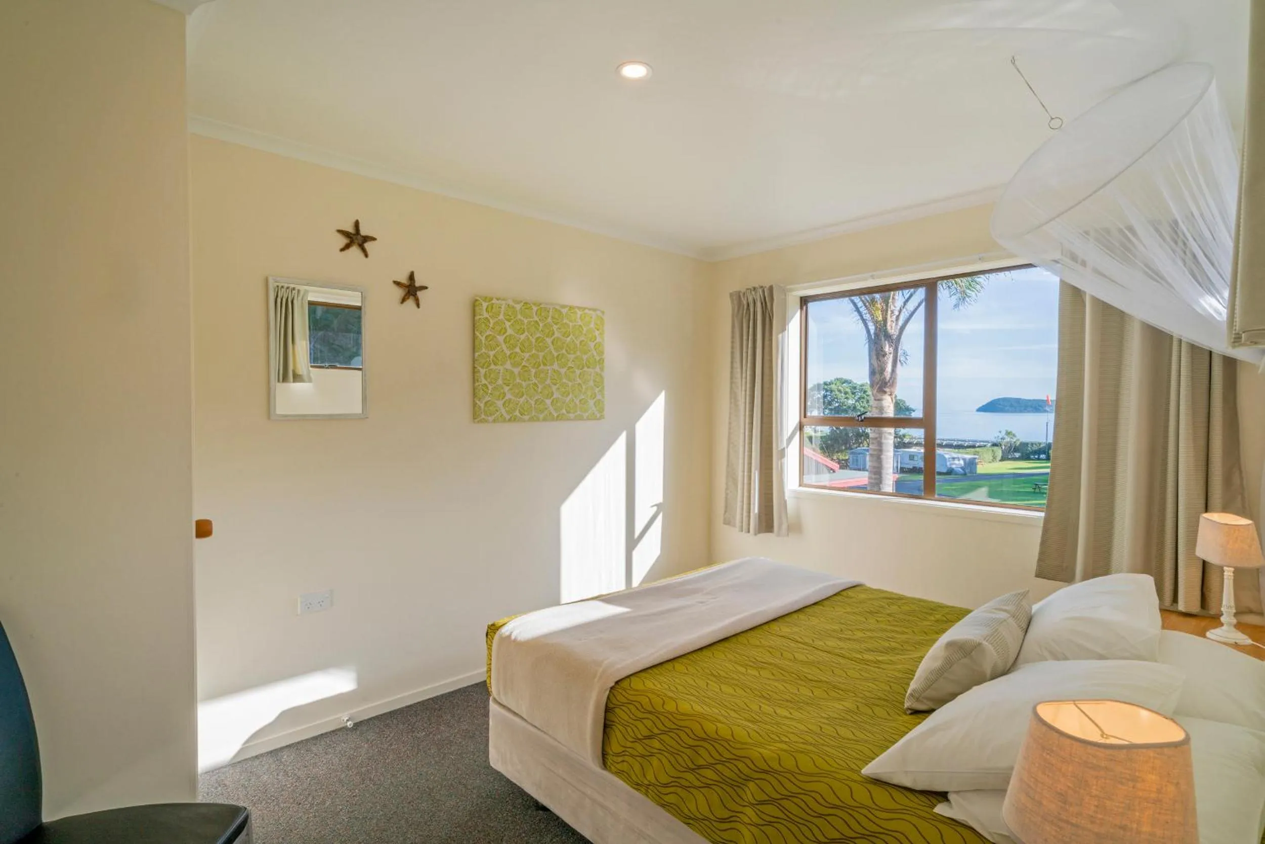 Bedroom, Bed in Anglers Lodge